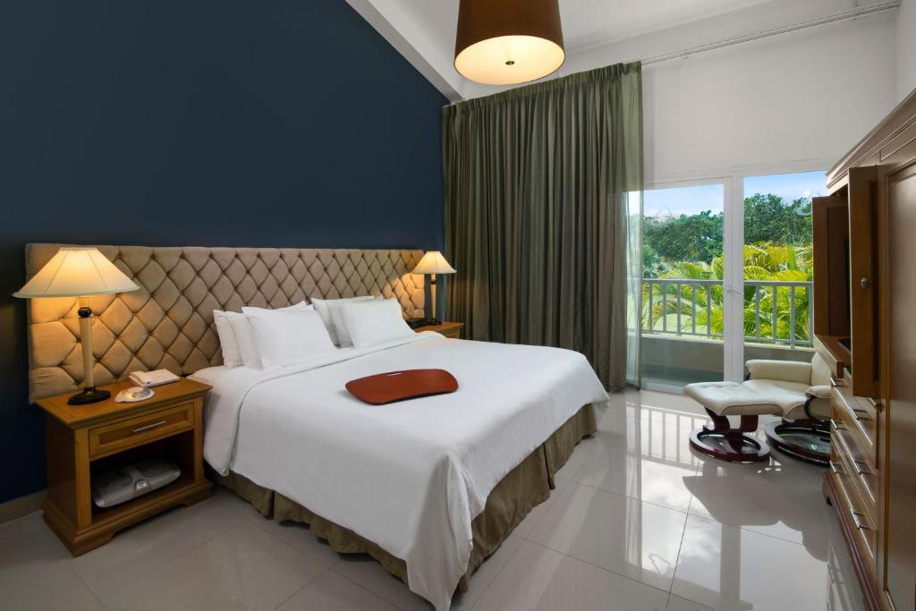 Hodelpa Garden Suites Golf & Convention Center.