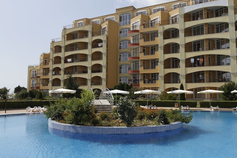 Midia Family Resort.