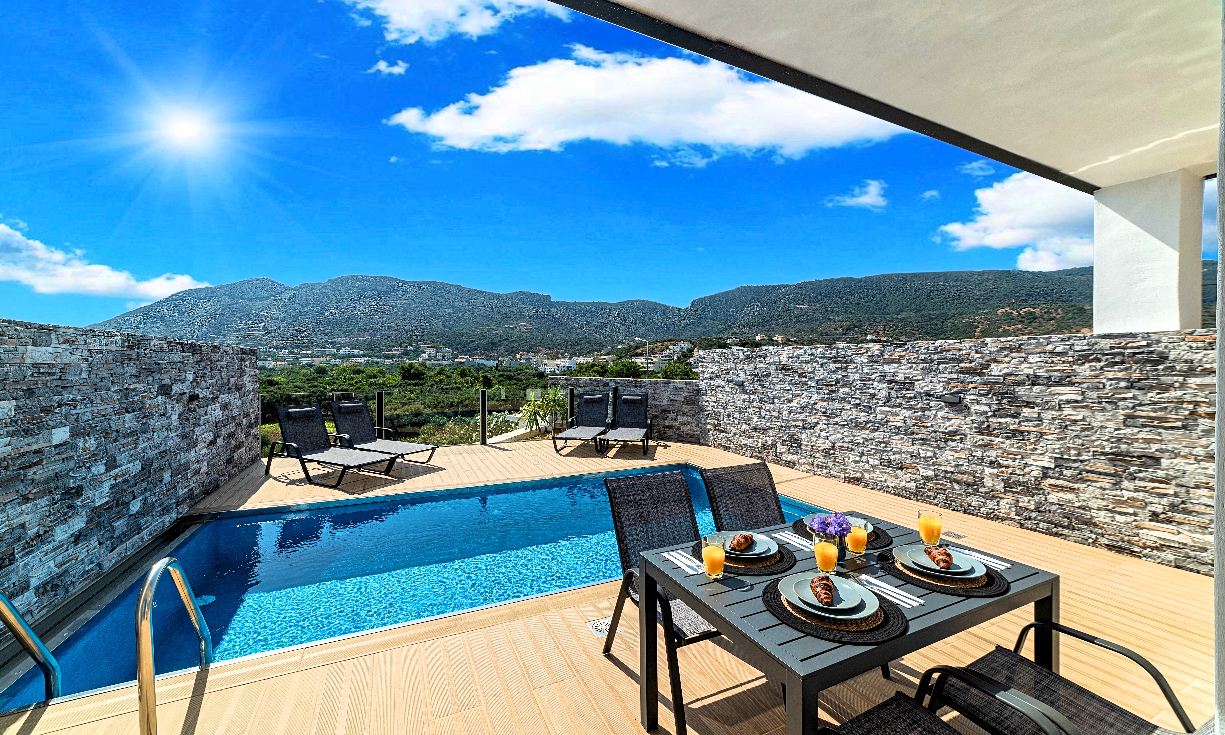 Panoramisch bergzicht — Aelia Suites