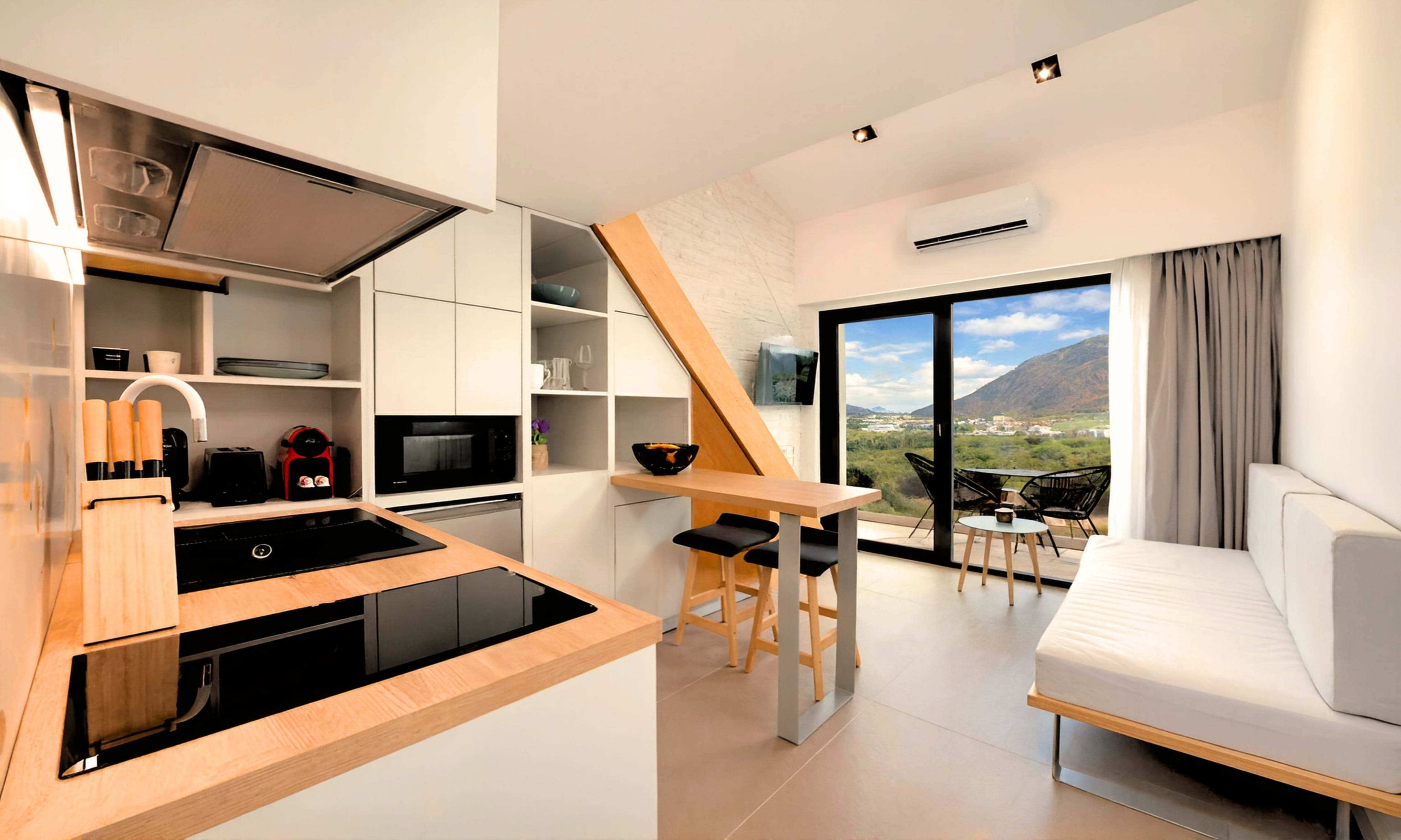 Kamer met balkon — Aelia Suites