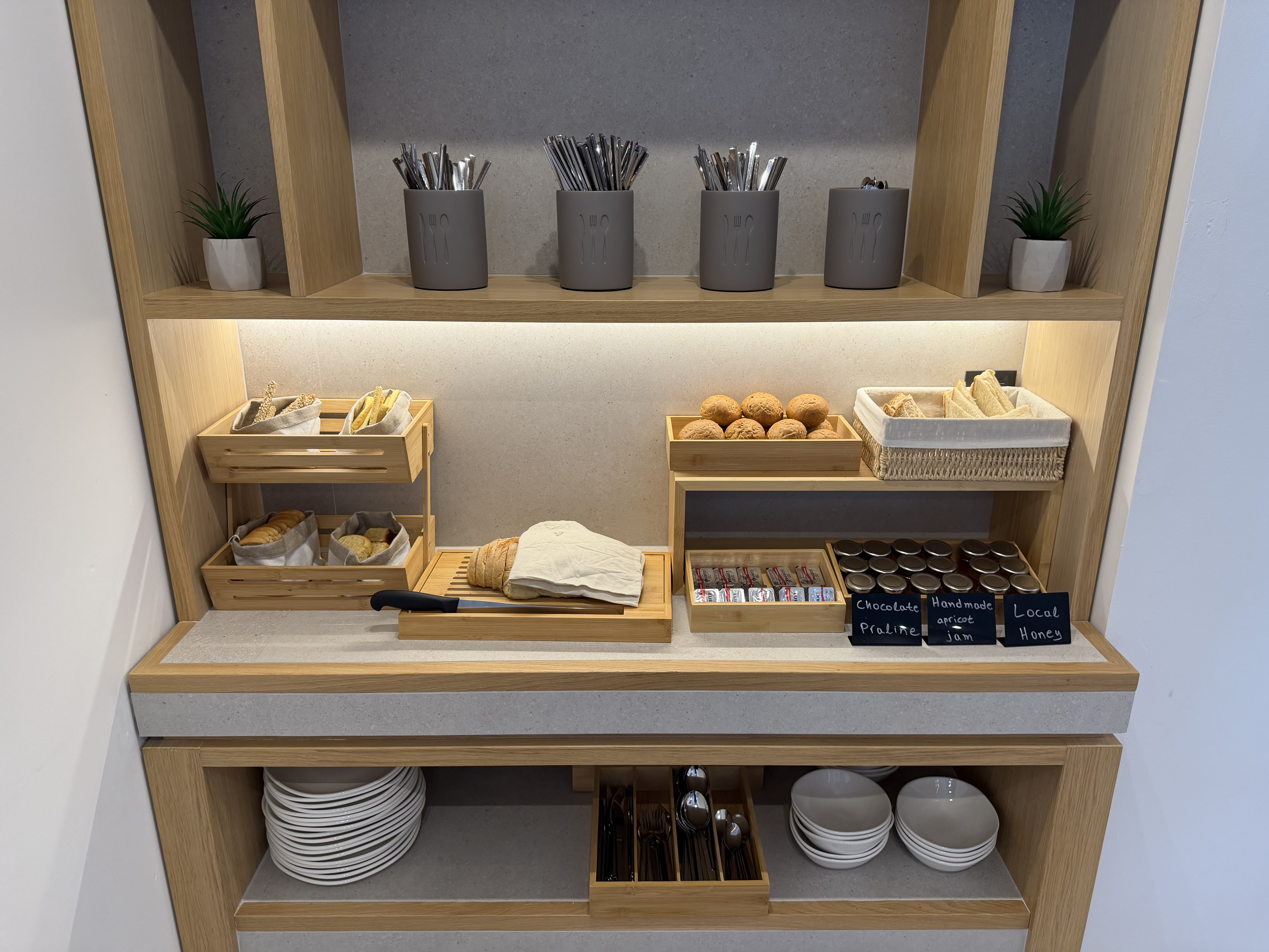 Bar met drankenselectie — Ammos Paleochora Hotel