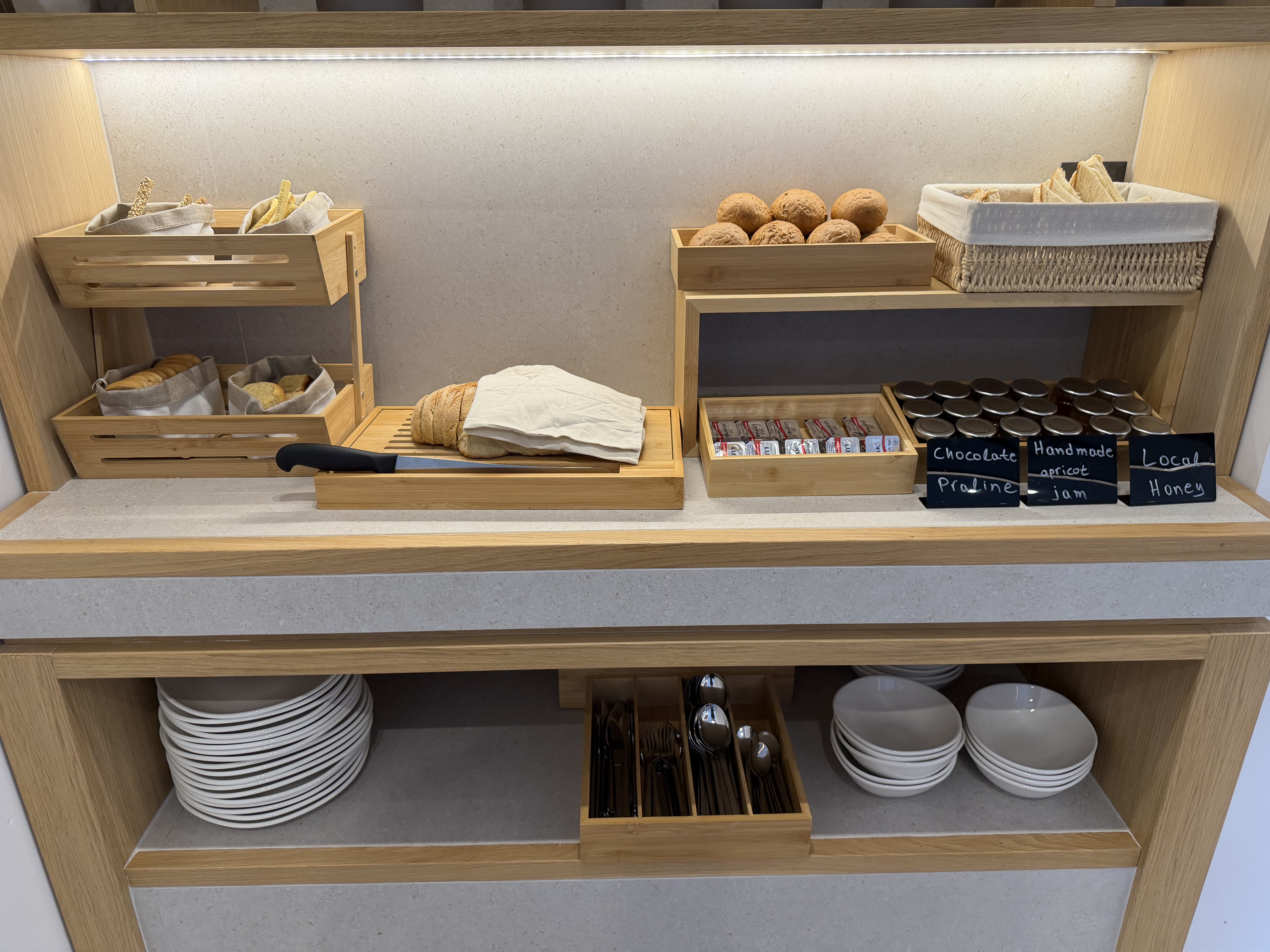 Buffet met diverse gerechten — Ammos Paleochora Hotel