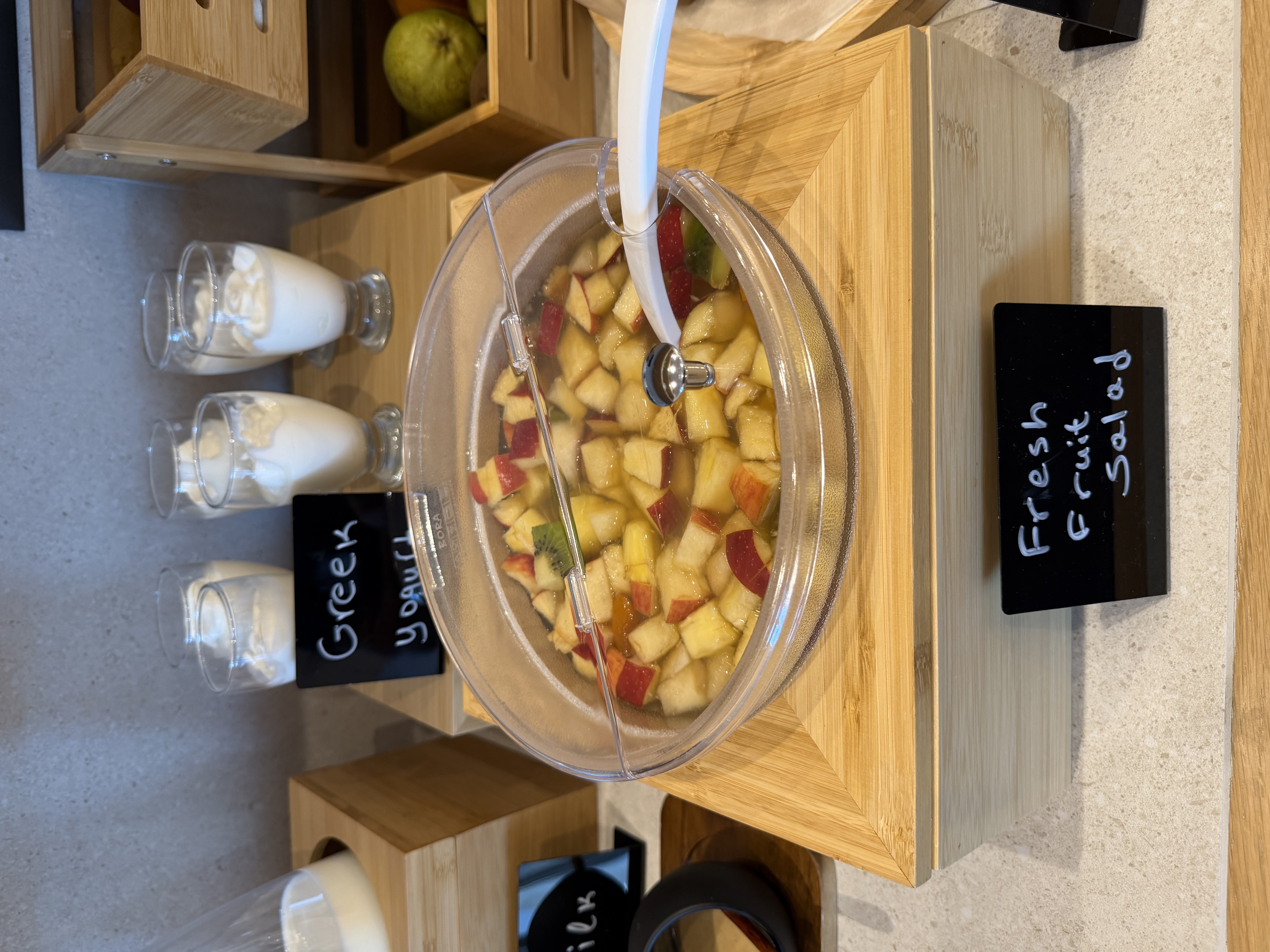Buffet met diverse gerechten — Ammos Paleochora Hotel