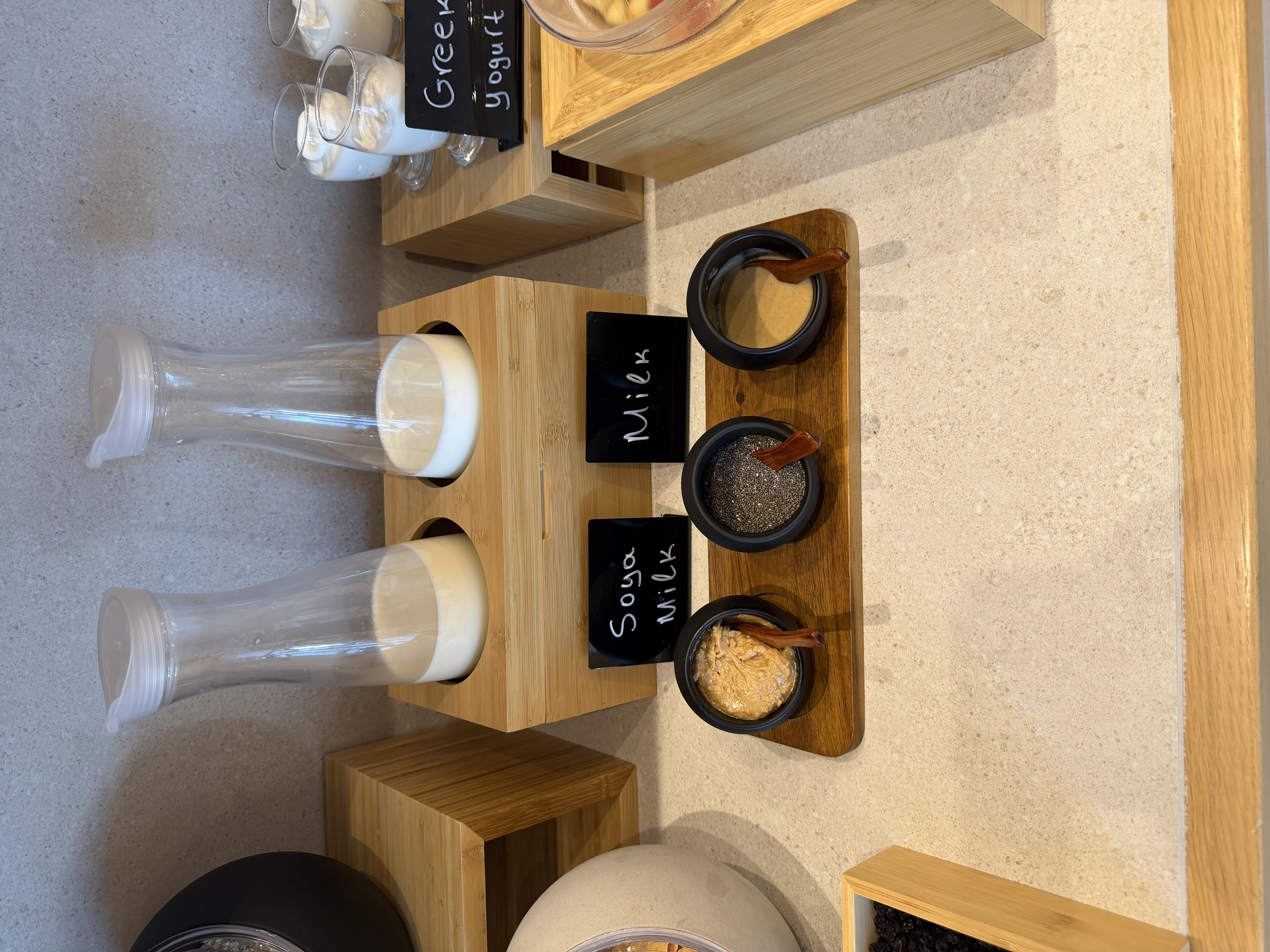 Bar met drankenselectie — Ammos Paleochora Hotel