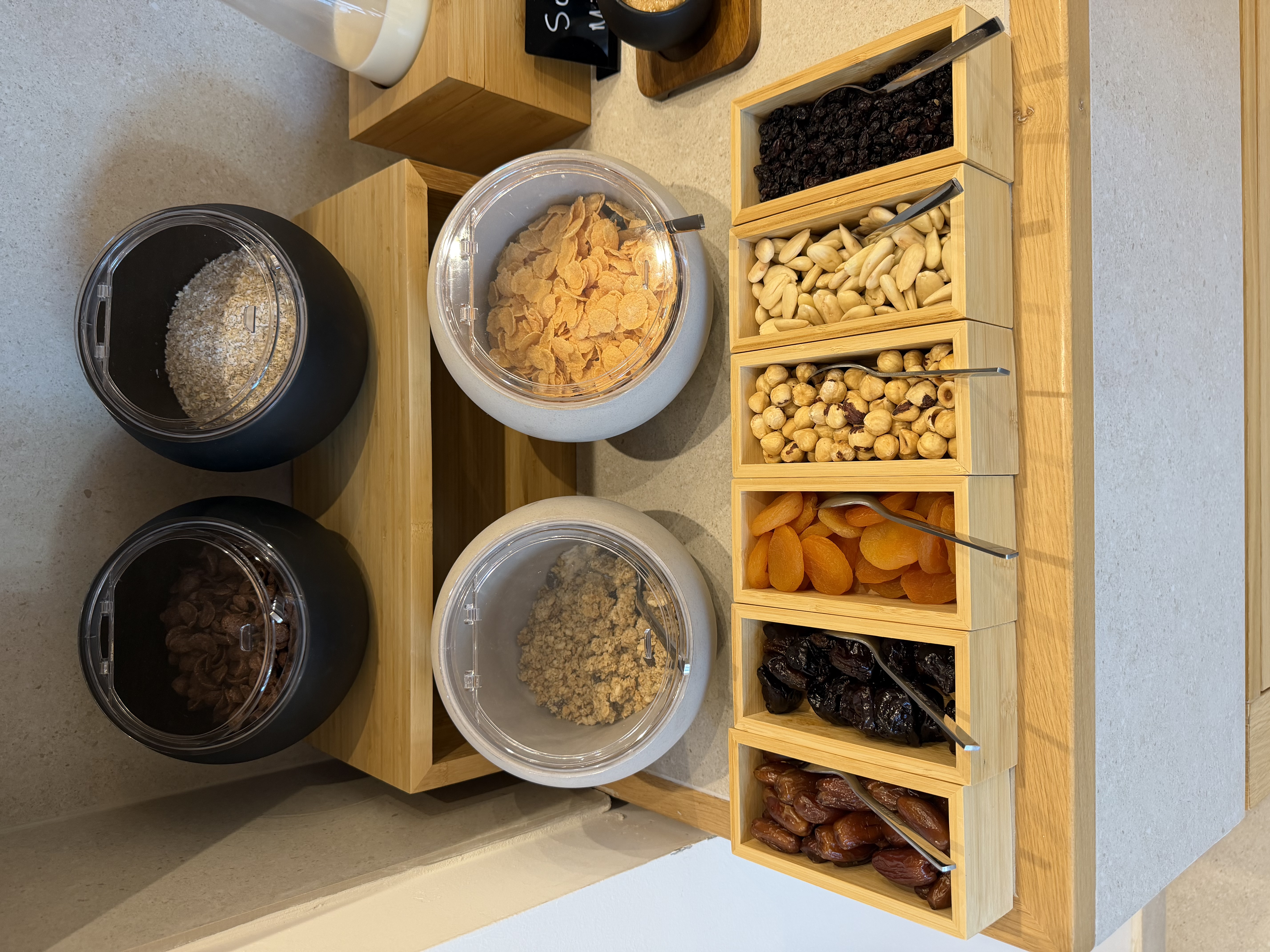 Bar met drankenselectie — Ammos Paleochora Hotel