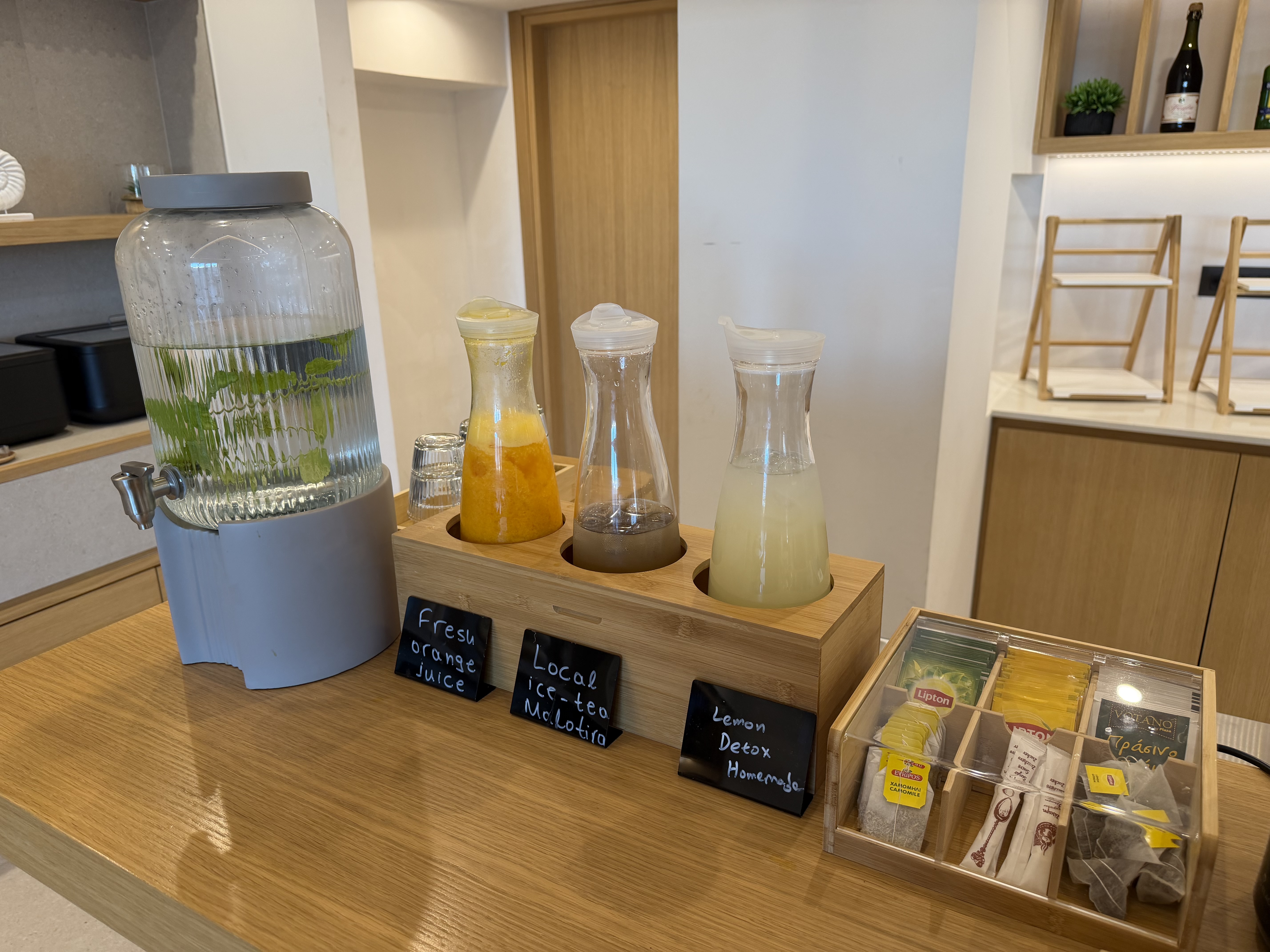 Bar met drankenselectie — Ammos Paleochora Hotel