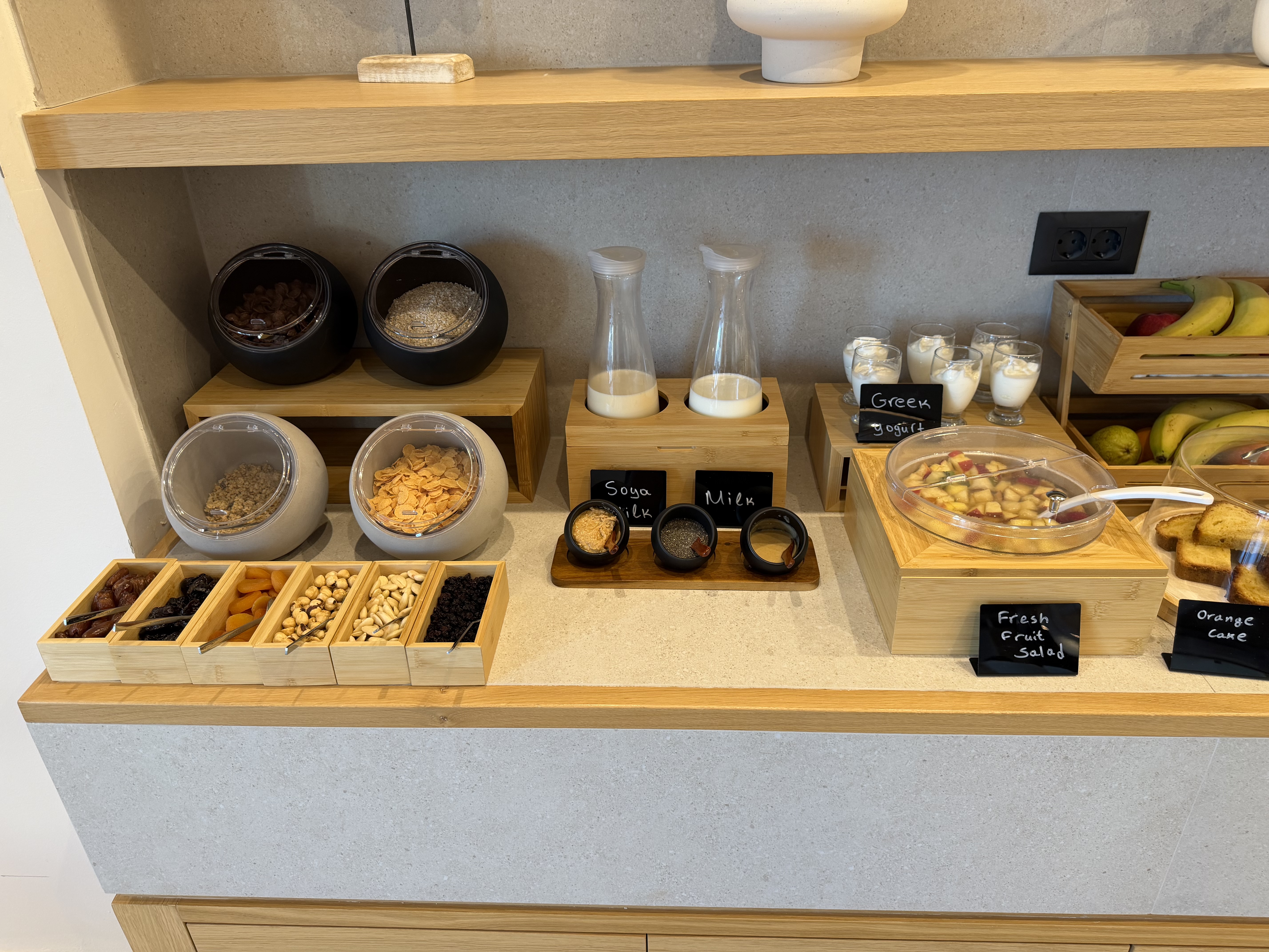 Bar met drankenselectie — Ammos Paleochora Hotel