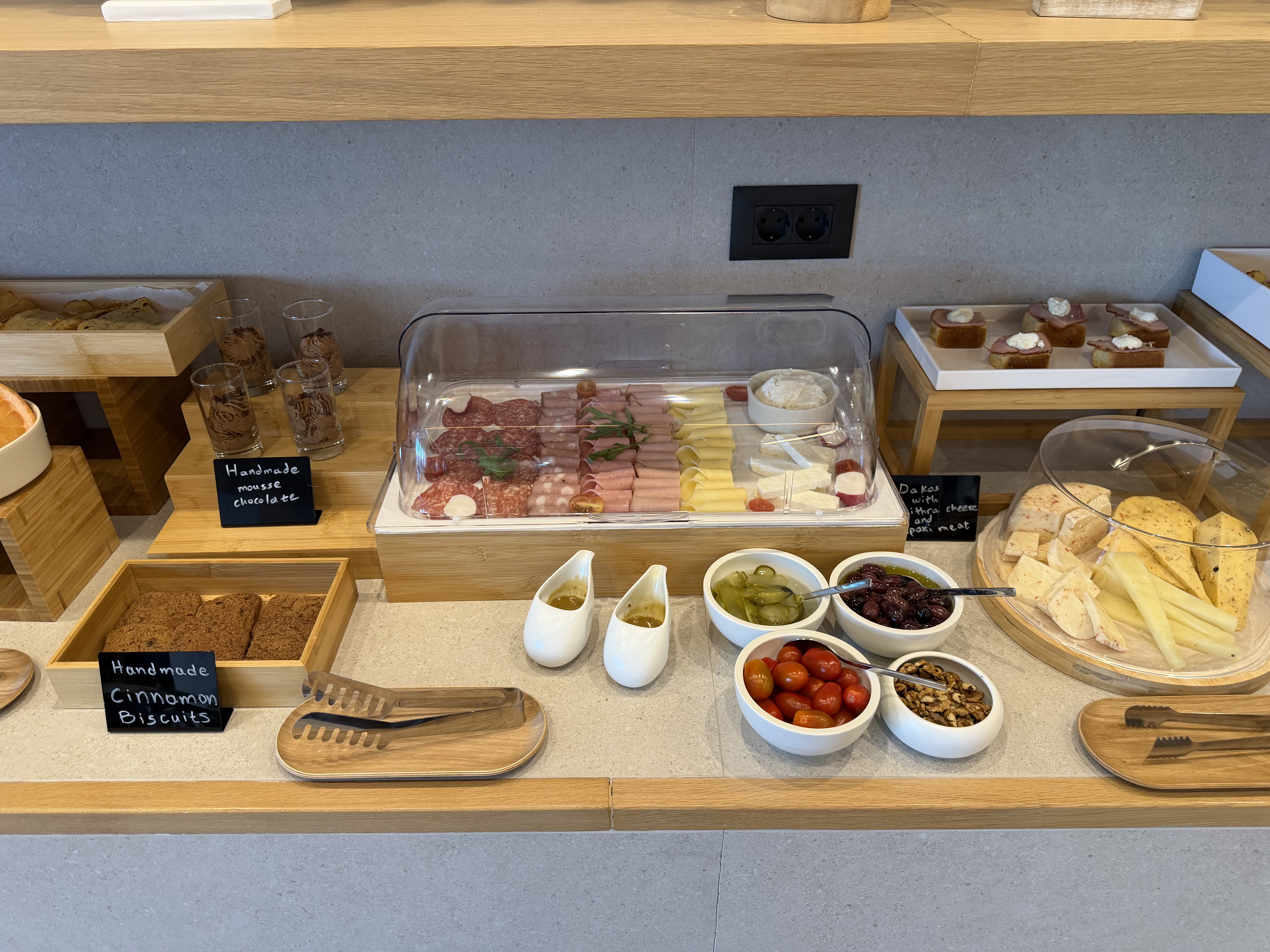 Buffet met diverse gerechten — Ammos Paleochora Hotel