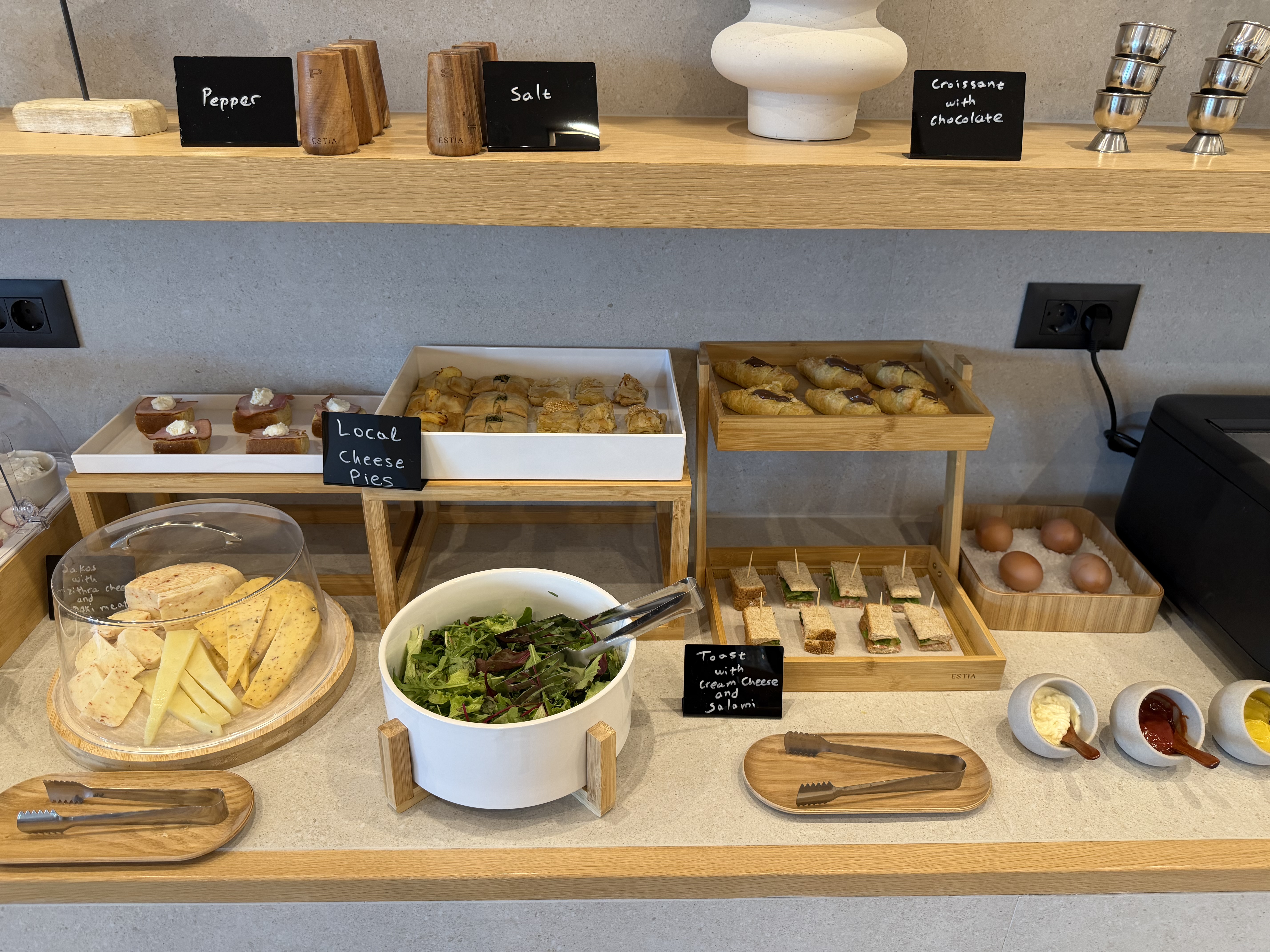 Buffet met diverse gerechten — Ammos Paleochora Hotel