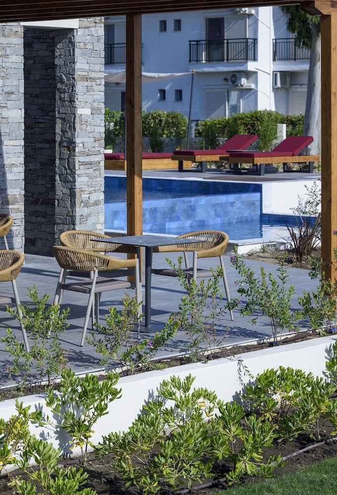 Exterieur Amyntas Seafront Hotel met toegangspad