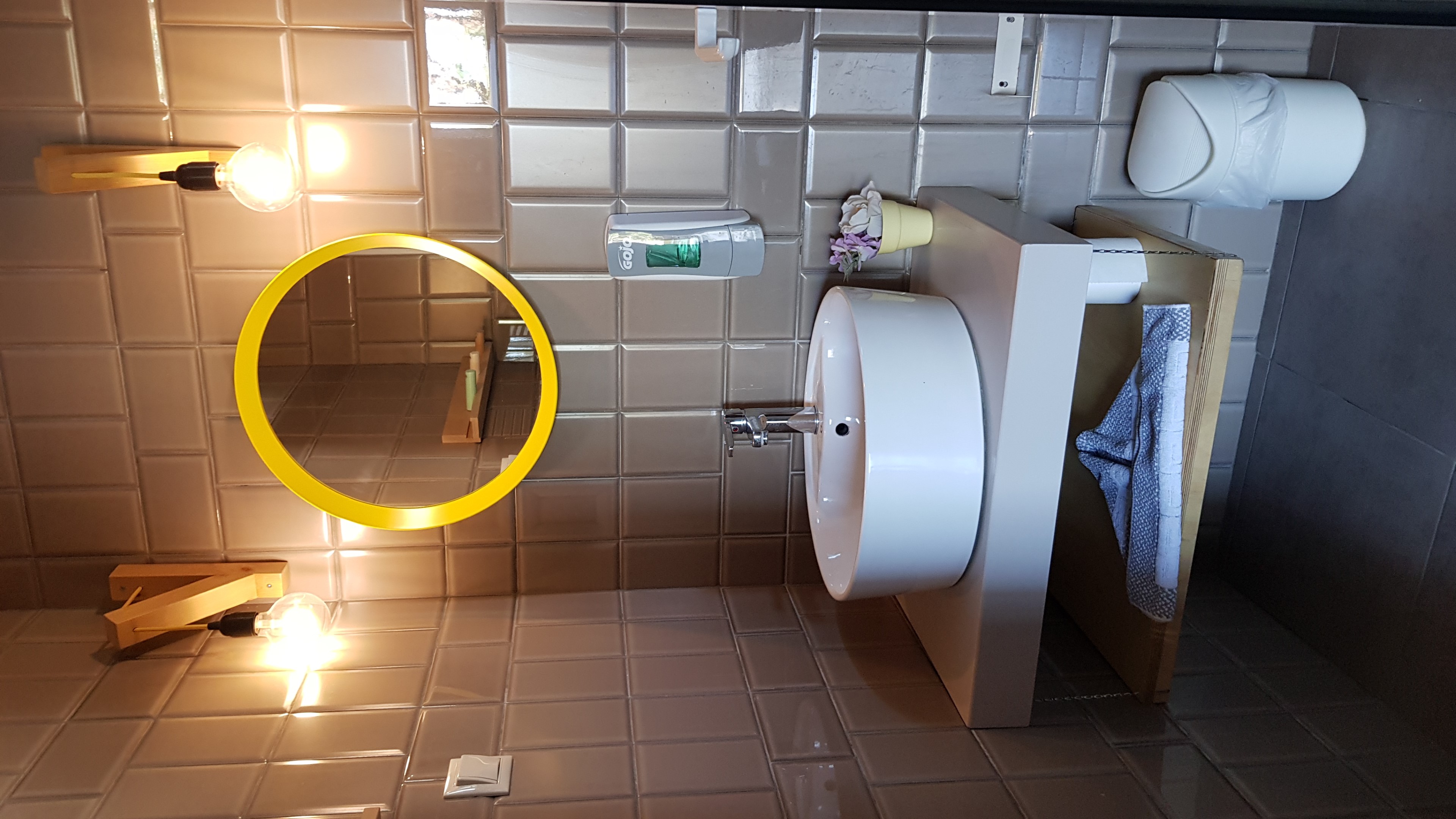 Badkamer met inloopdouche — Anemos Suites by Estia
