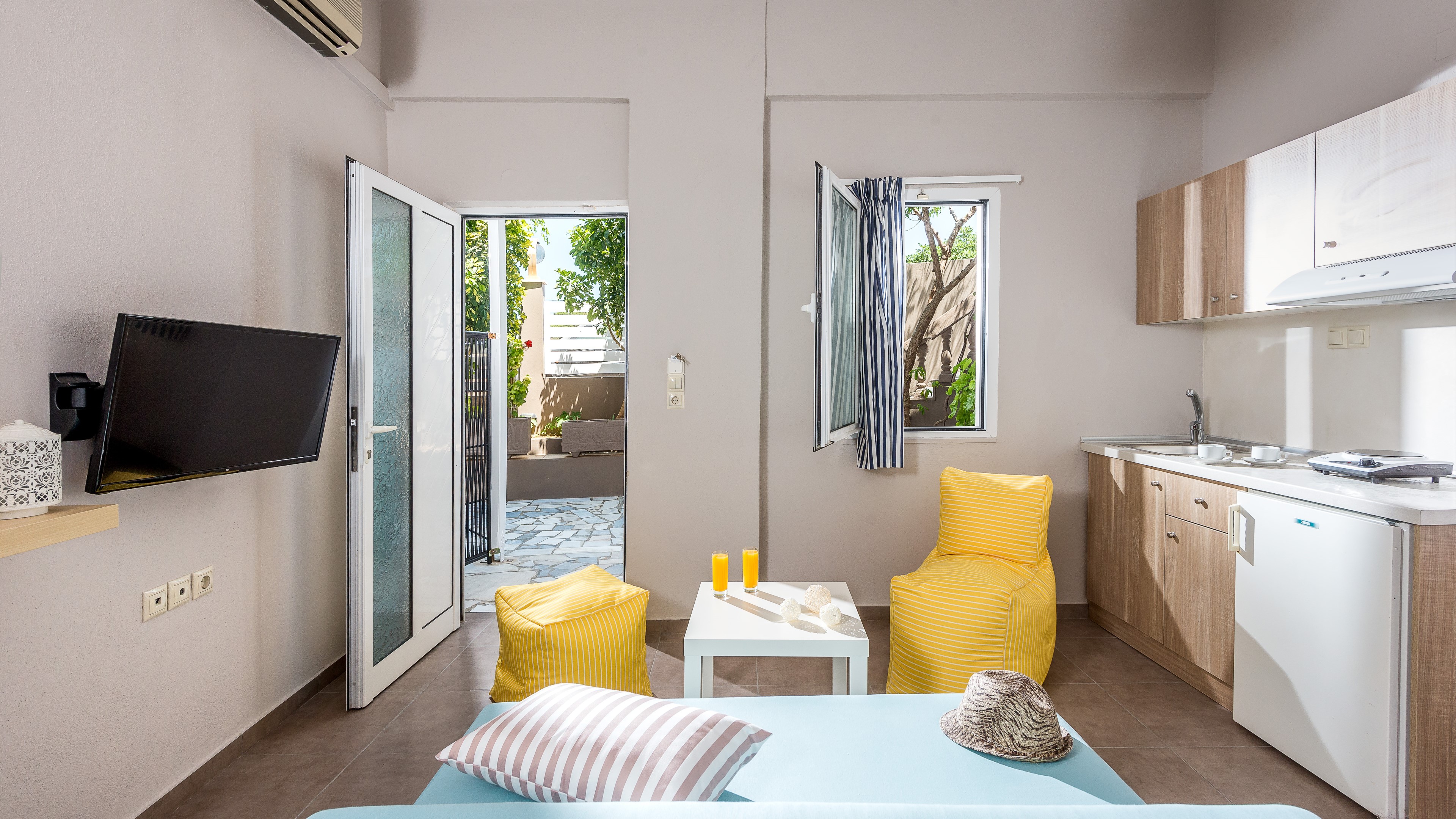 Kamer met twee aparte bedden — Anemos Suites by Estia
