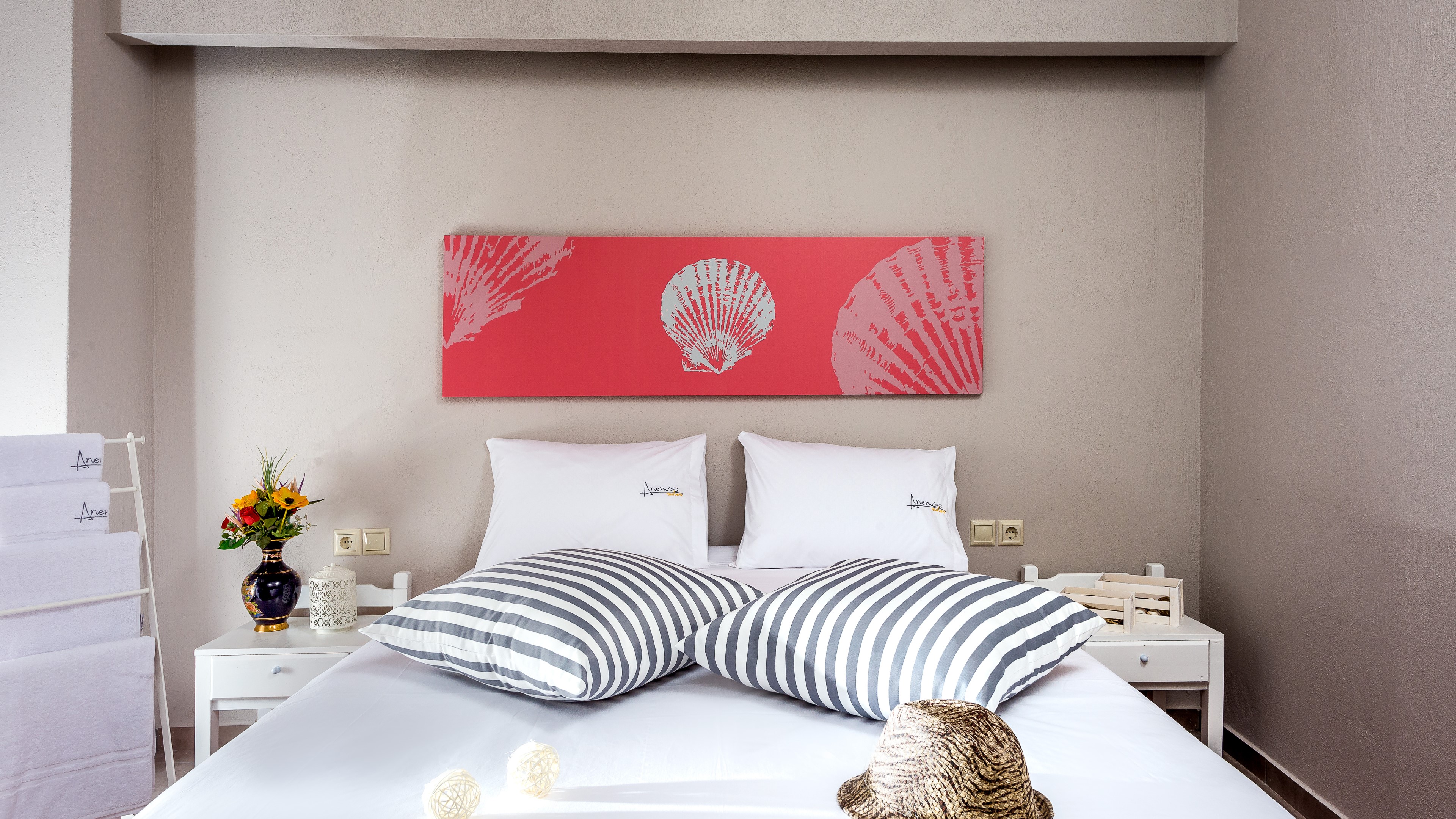 Kamer met tweepersoonsbed — Anemos Suites by Estia