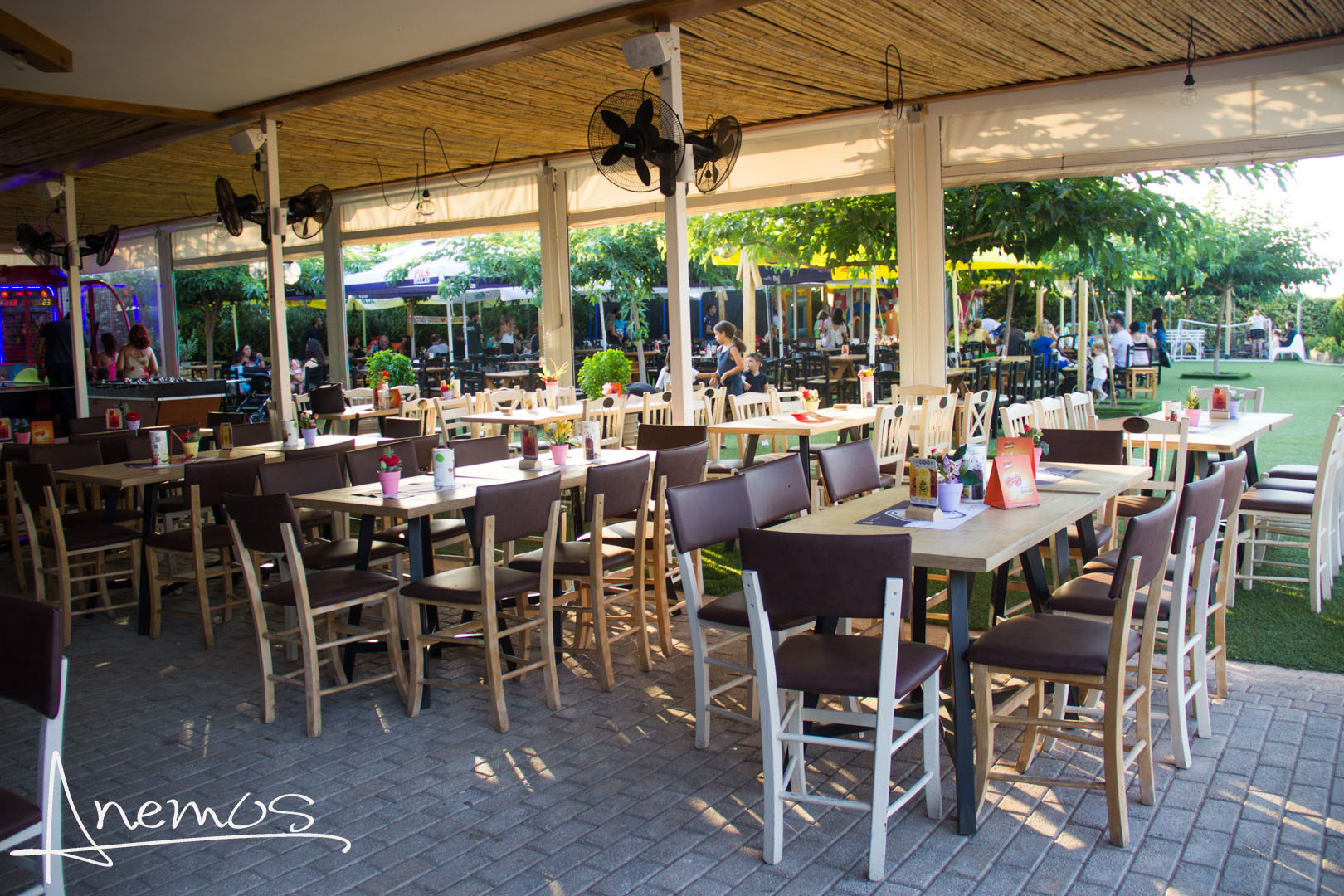 Restaurantterras buiten — Anemos Suites by Estia