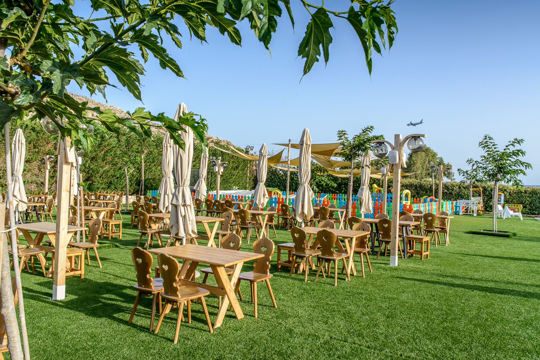 Restaurantterras buiten — Anemos Suites by Estia