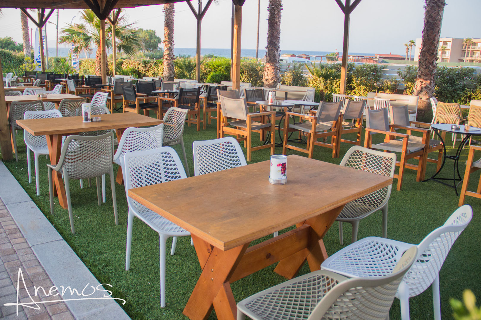 Restaurantterras buiten — Anemos Suites by Estia