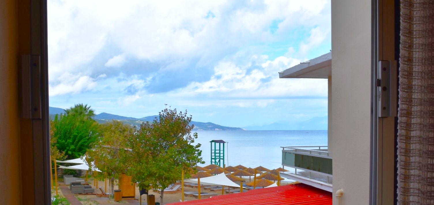 Privéstrand met parasols — Asteria
