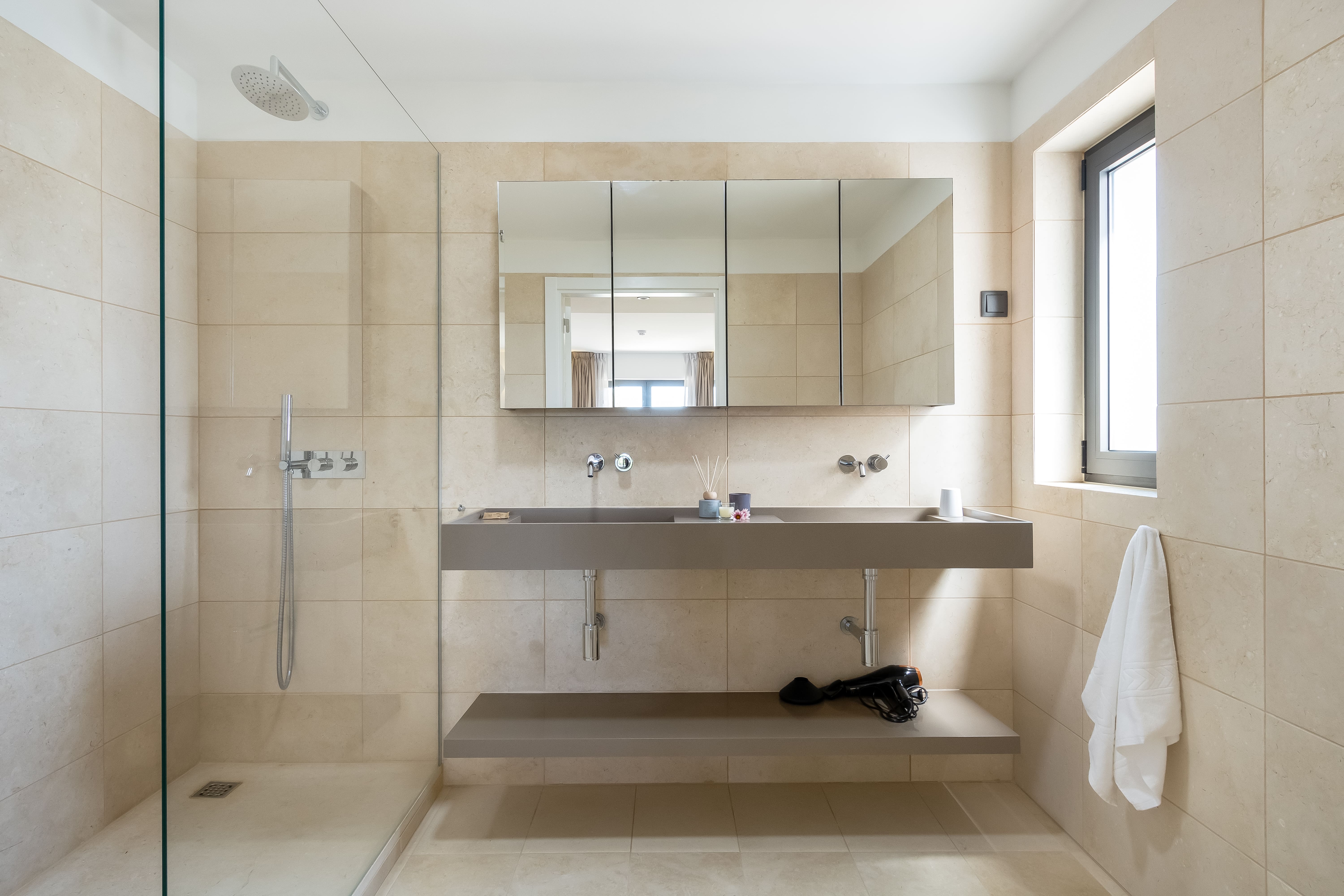 Badkamer met inloopdouche — Carvoeiro Gardens