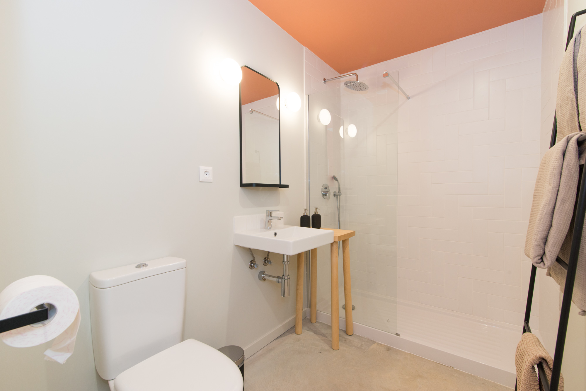 Badkamer met ligbad — Casa Rosa Villa