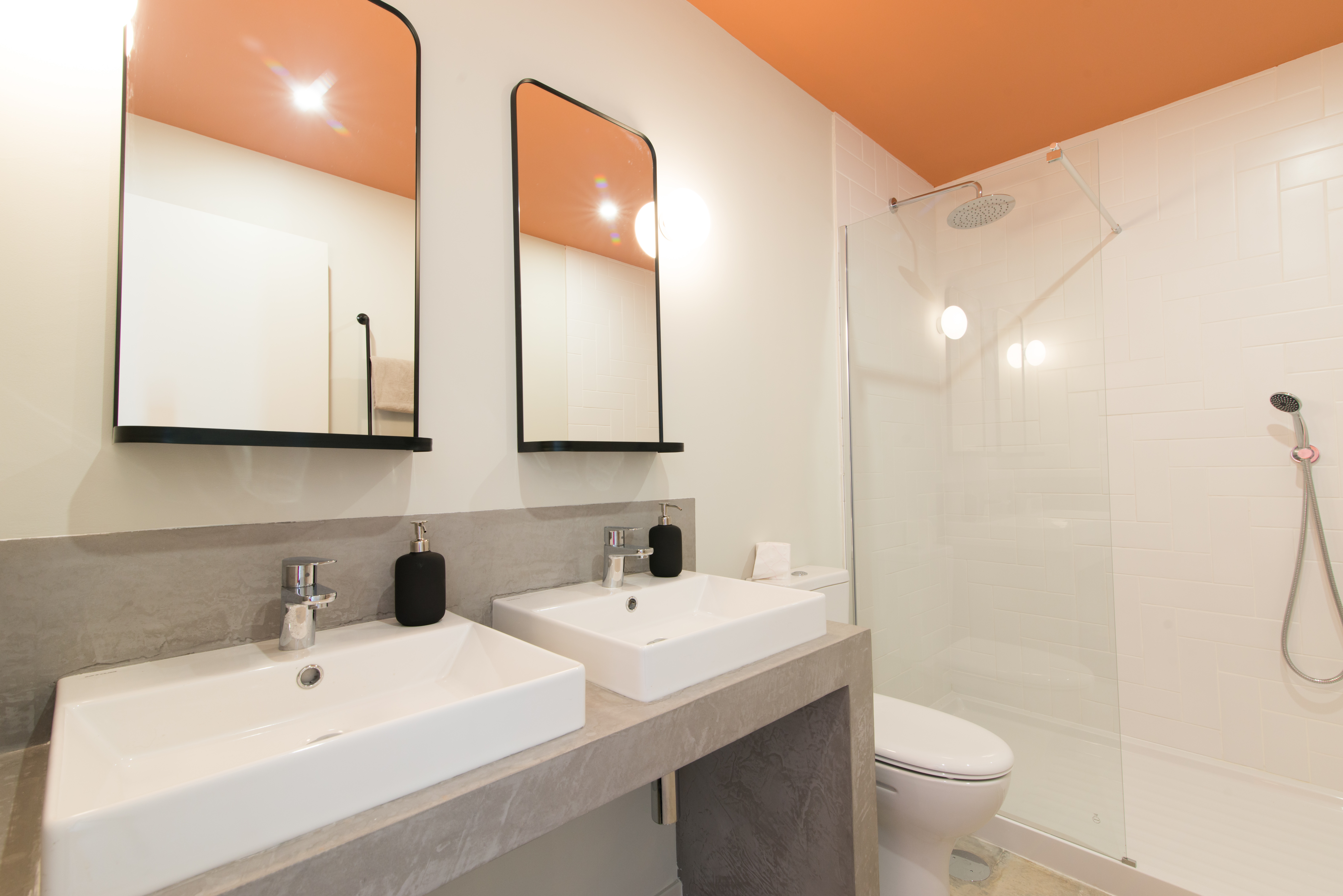 Badkamer met ligbad — Casa Rosa Villa