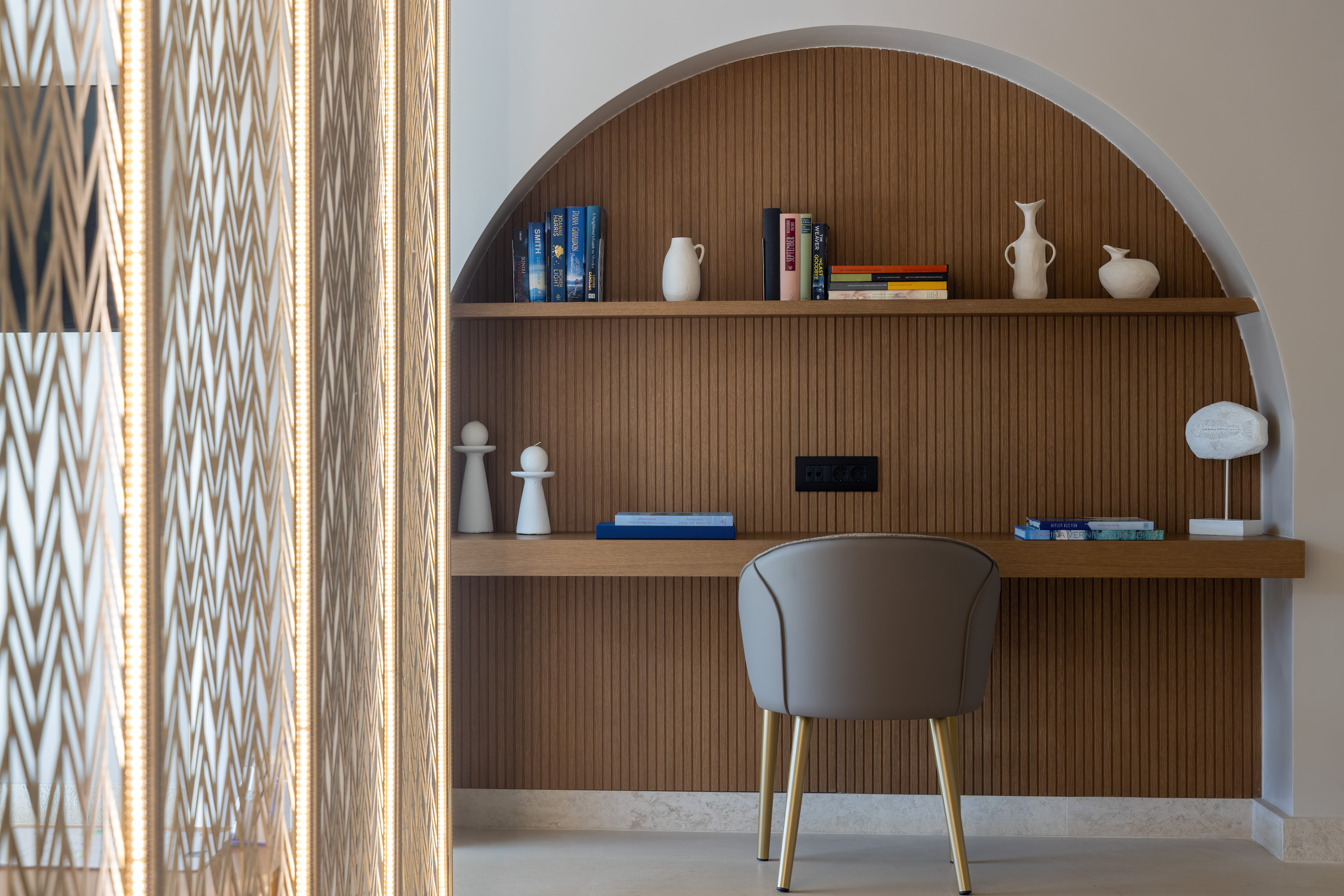Lobby met receptie — Castello Boutique Suites by the Sea