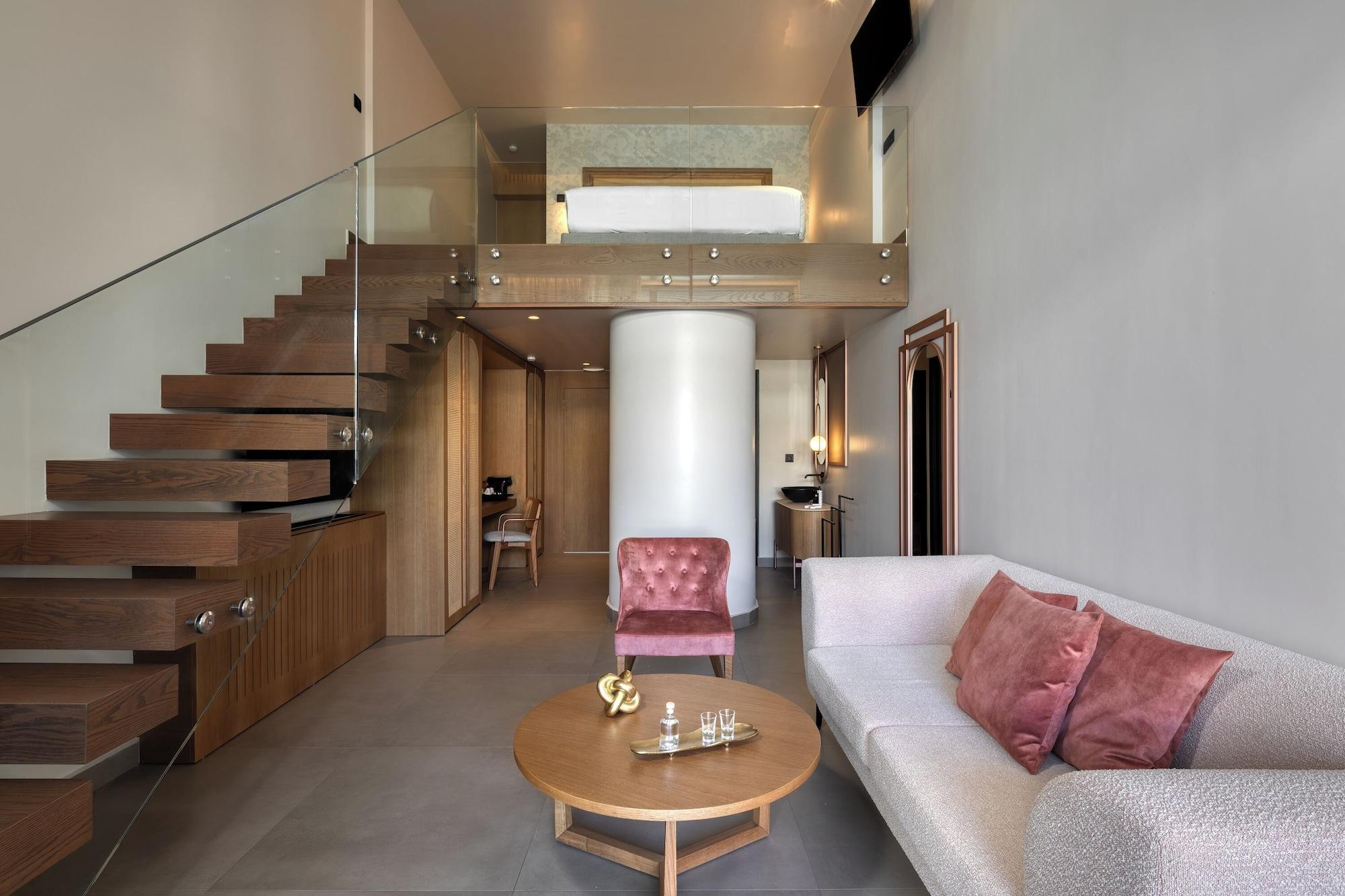 Suite met zithoek — Castello Boutique Suites by the Sea