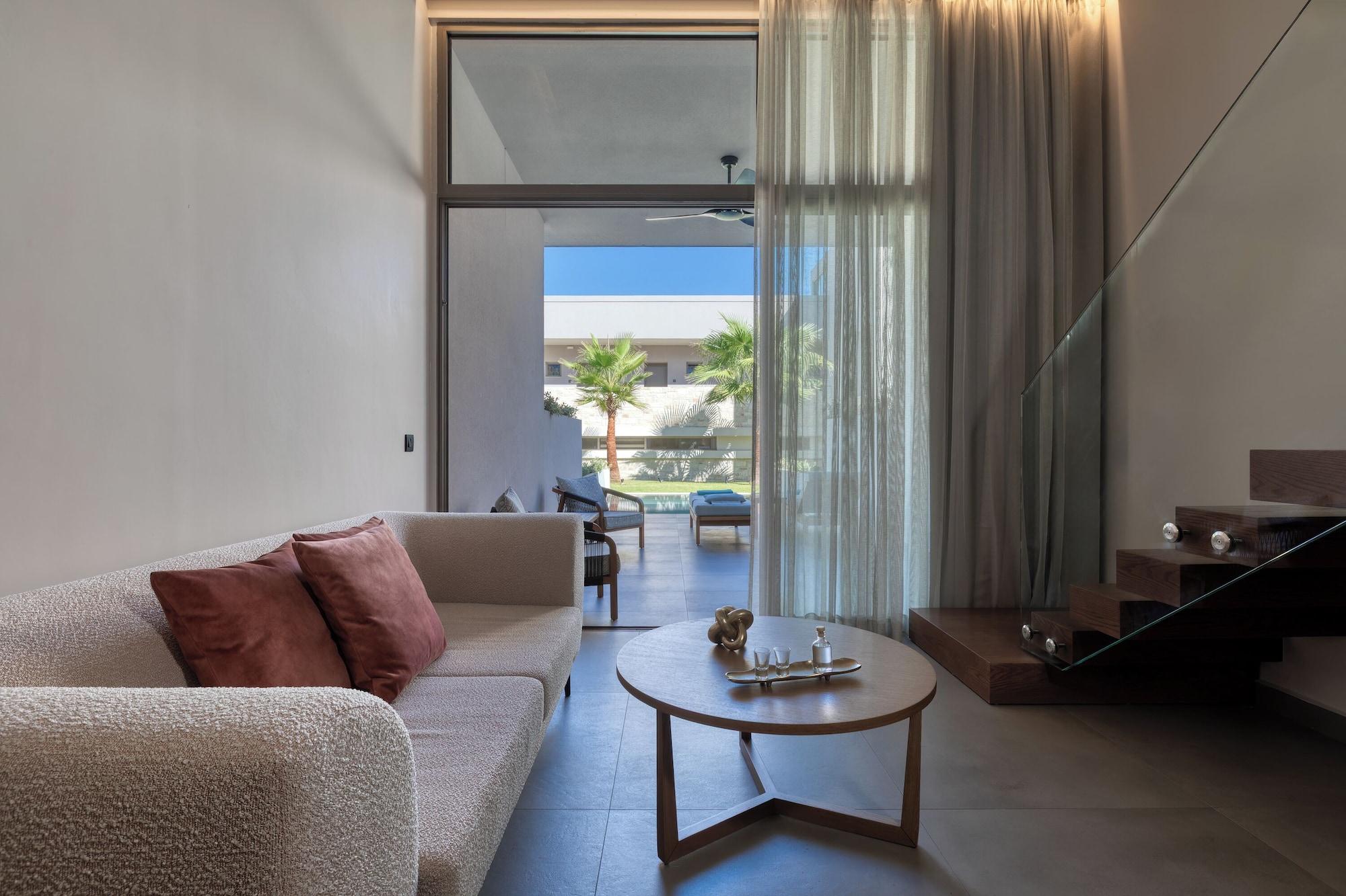 Zeezicht vanaf het balkon — Castello Boutique Suites by the Sea