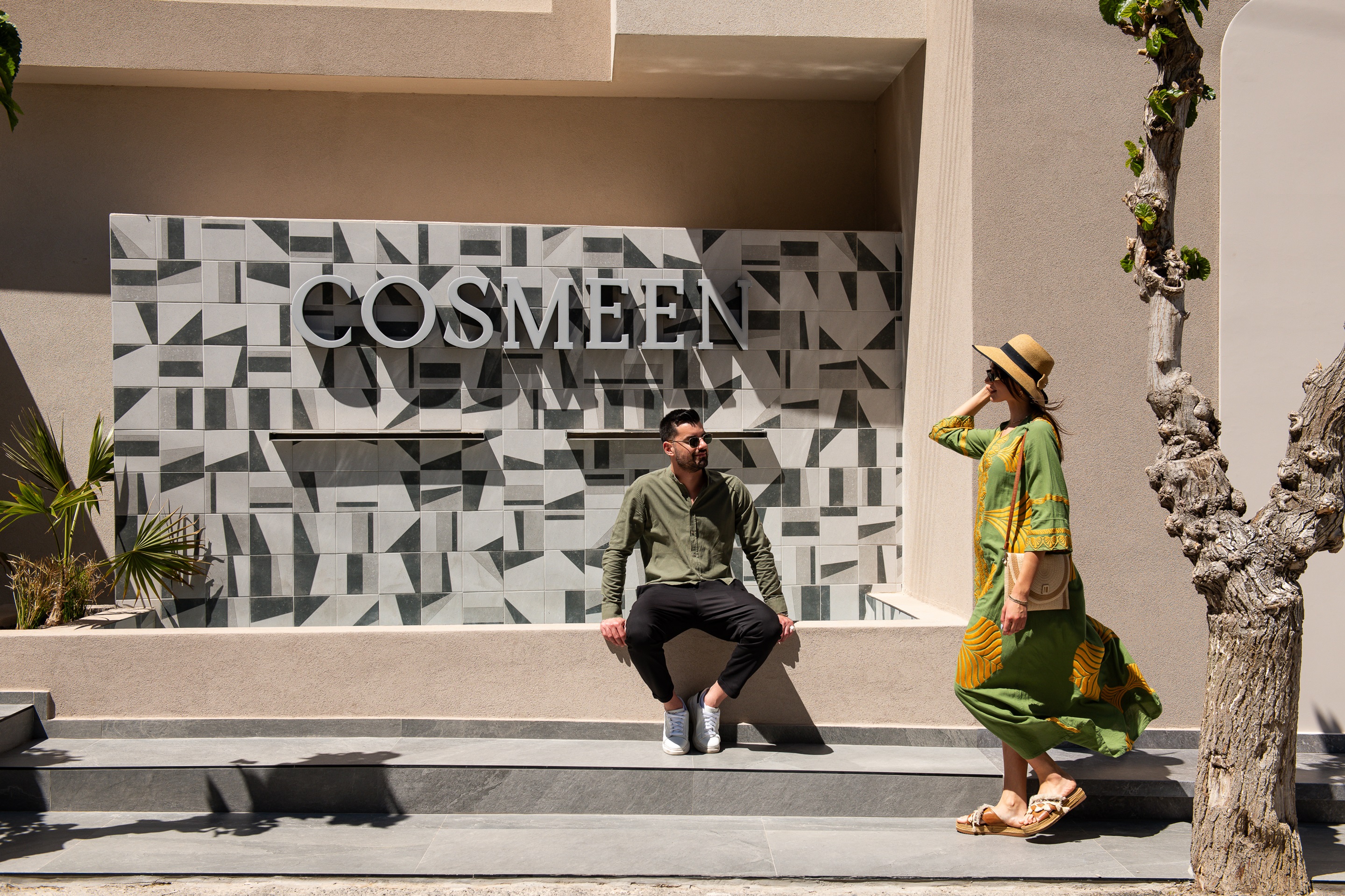 Modern hotelaanzicht — Cosmeen Lifestyle Boutique Stay