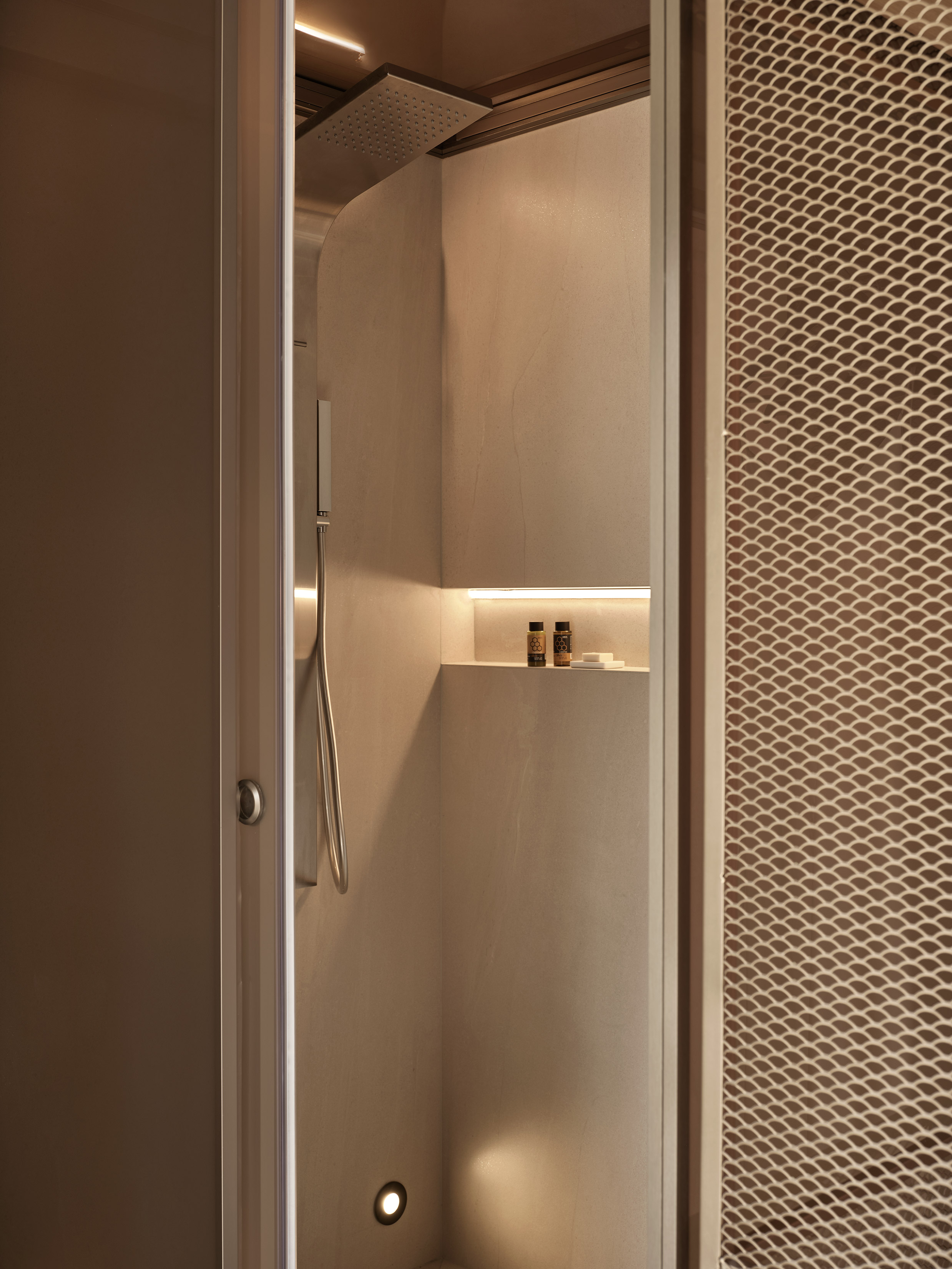Badkamer met inloopdouche — Domus Blanc