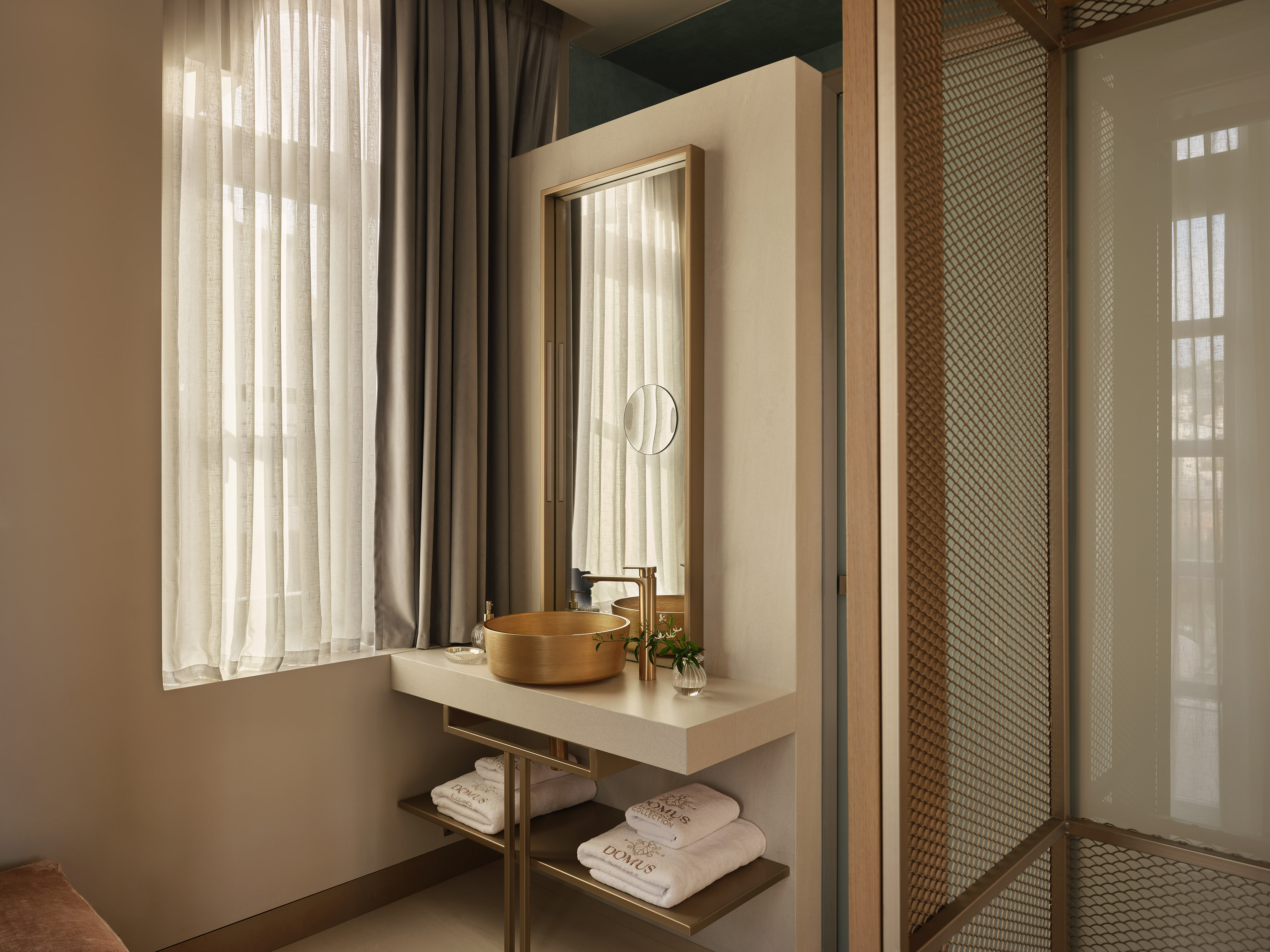 Badkamer met ligbad — Domus Blanc