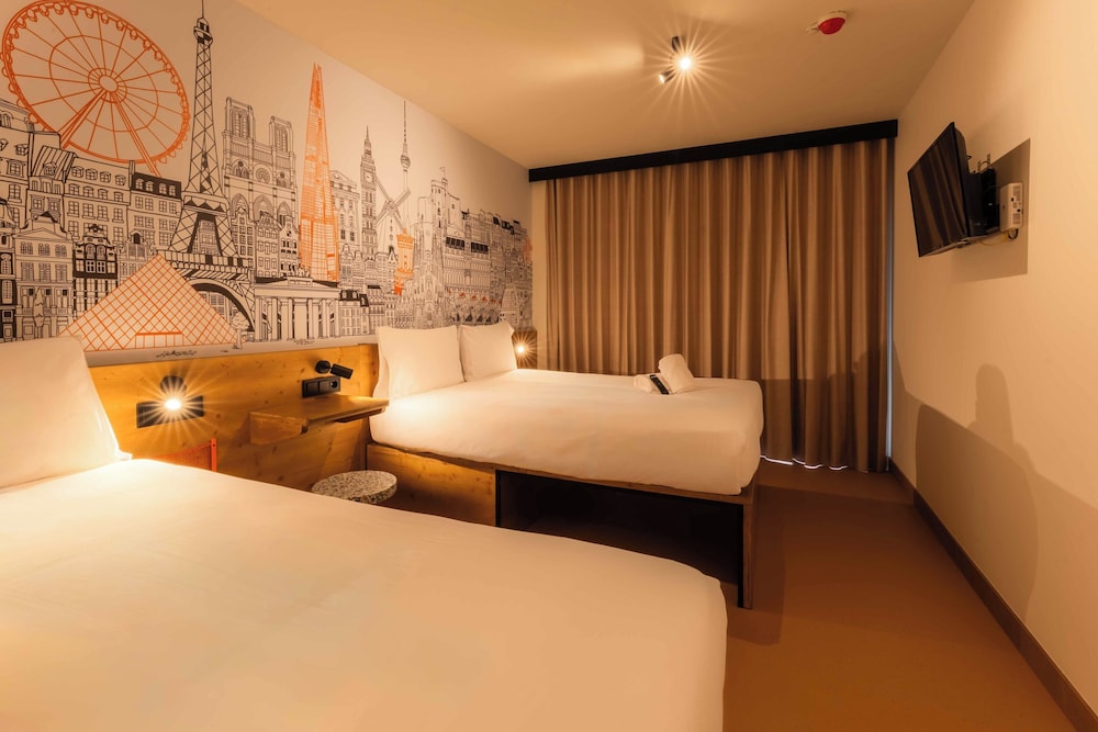 easyHotel Valencia Ciutat Vella foto 2