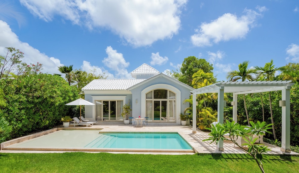 Resort tuinen en gebouwen van Eden Roc Cap Cana