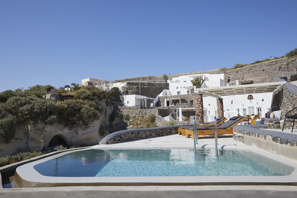 Gevelsteen en deuringangen El Verano Suites