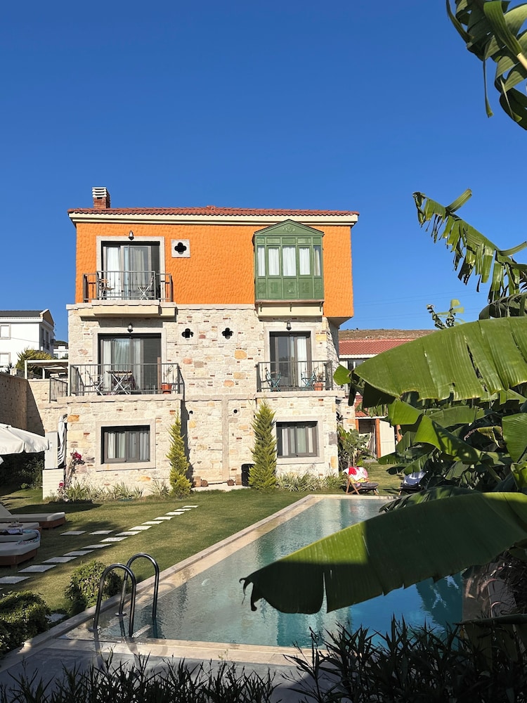 Hoekelement voorgevel Elia Hotel Alaçati
