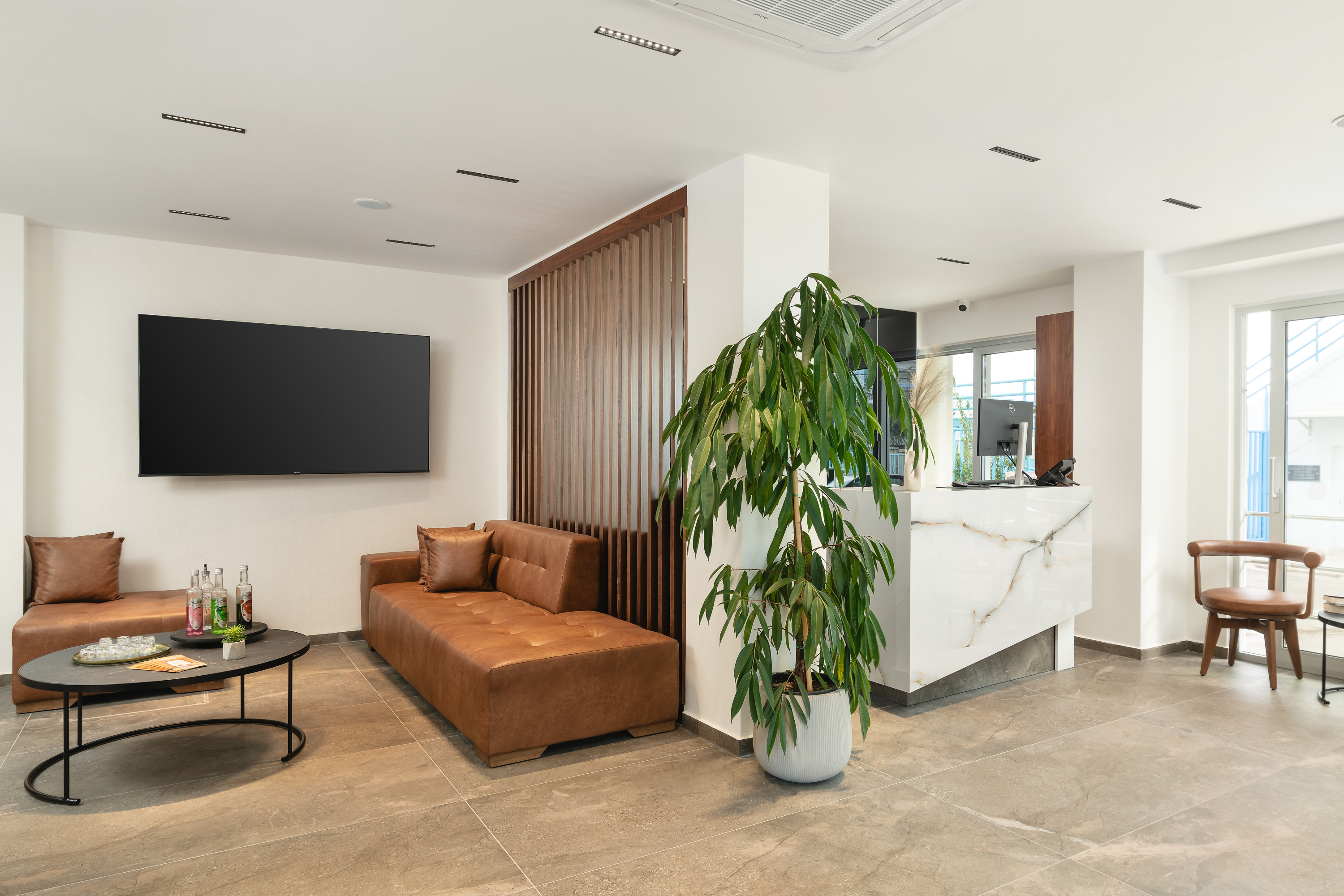 Lobby met receptie — Elia Sea Suites