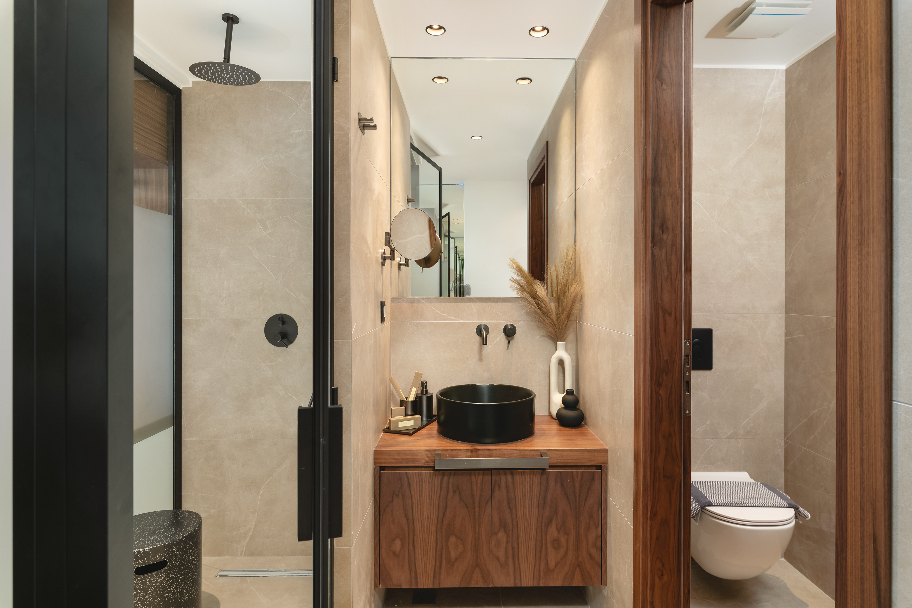 Badkamer met ligbad — Elia Sea Suites