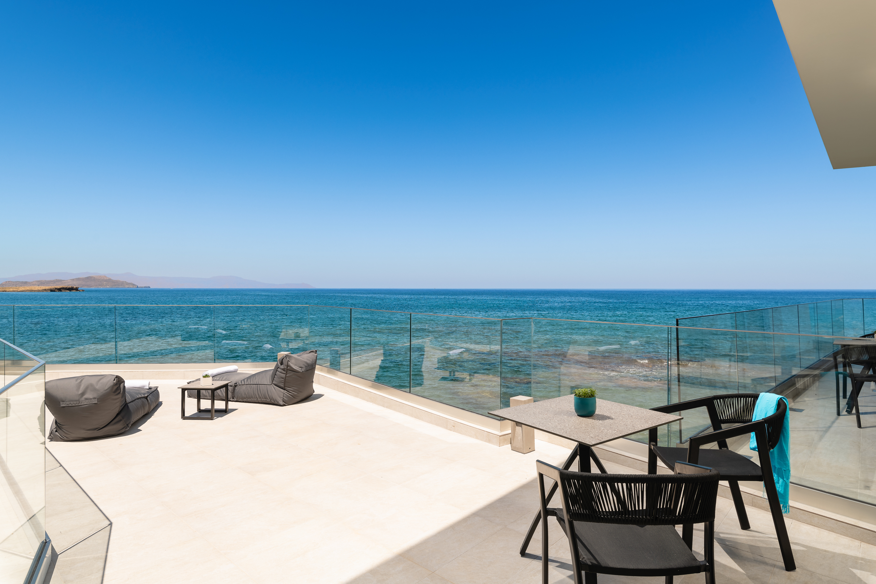 Zeezicht vanaf het balkon — Elia Sea Suites