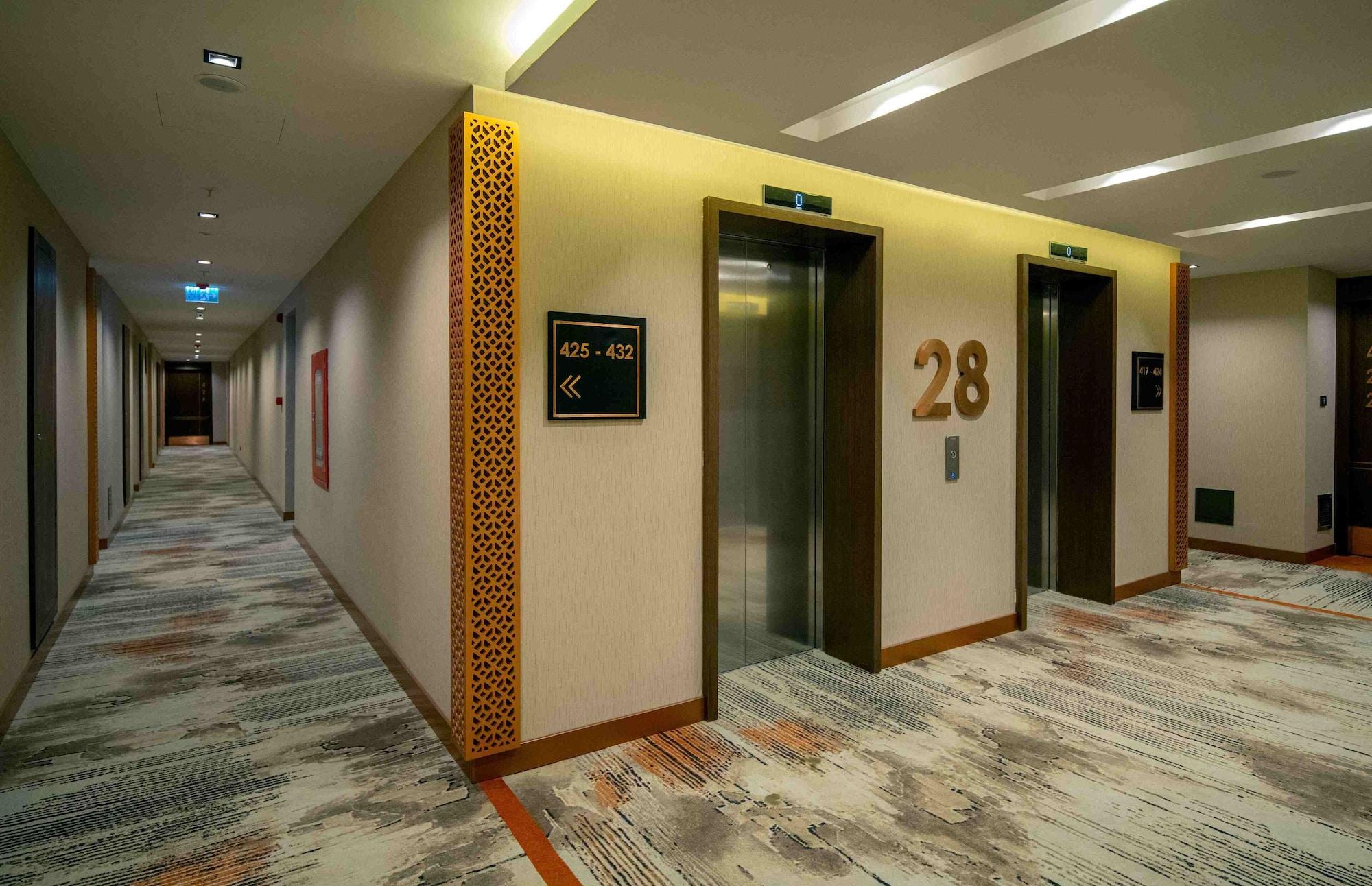 Moderne lobby met receptie G Tower Residance