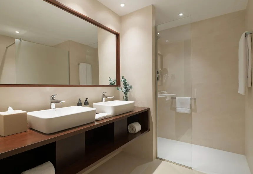 Badkamer met ligbad — Gran Hotel Taoro