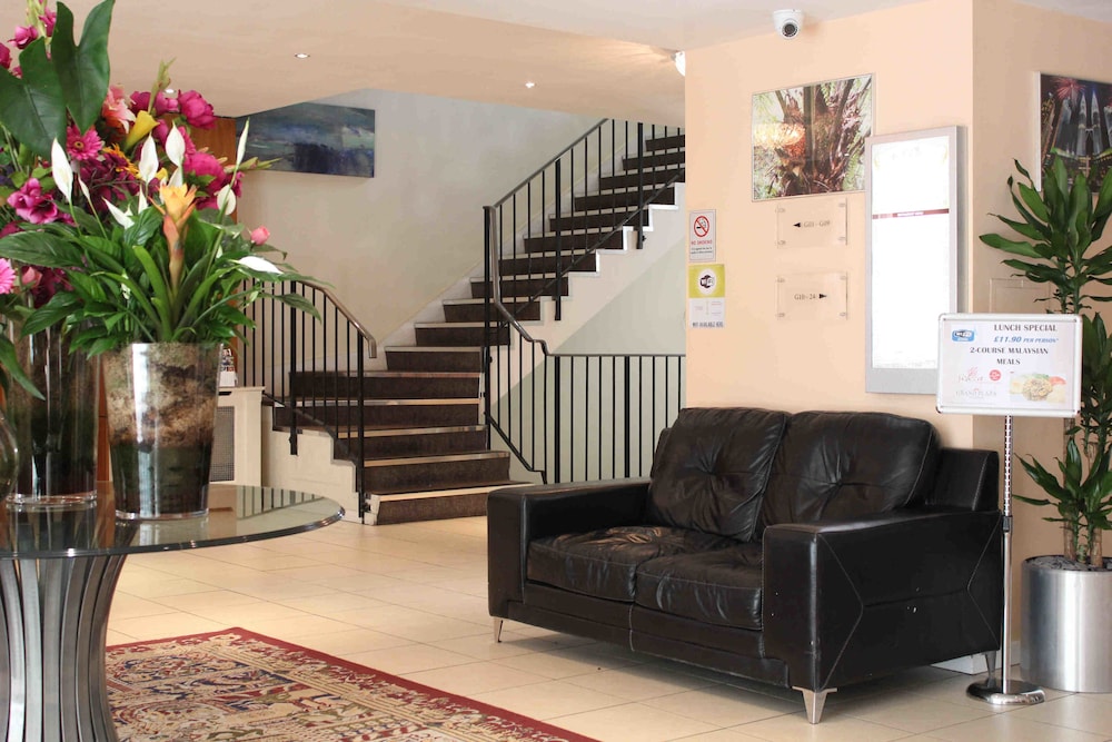 Zithoek in lobby van Grand Plaza Serviced Apartments Hyde Park