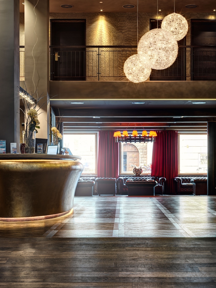 Elegante lobby van Grauer Bär hotel
