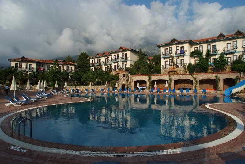 Voorkant Green Anatolia Club & Hotel tussen natuur