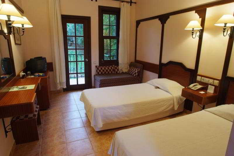 Ruime hotelkamer met comfortabel bed Green Anatolia Club & Hotel
