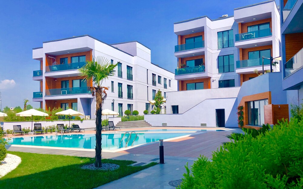 Zijkant van Green Hills Suites met panoramisch uitzicht