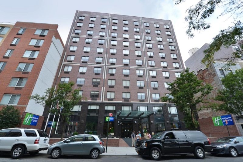 Holiday Inn Express Manhattan Midtown West.