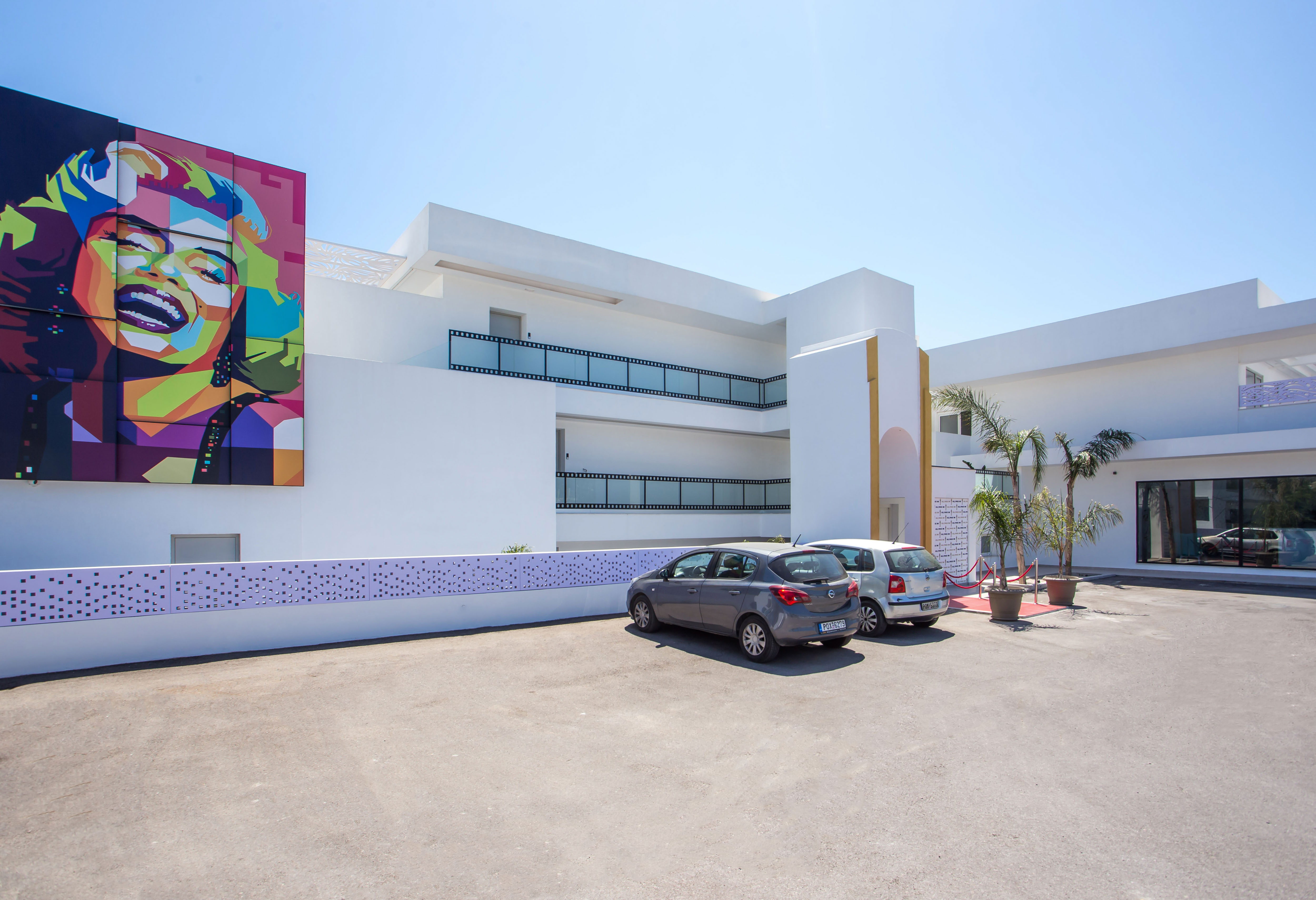 Modern hotelaanzicht — Hollywood Inn