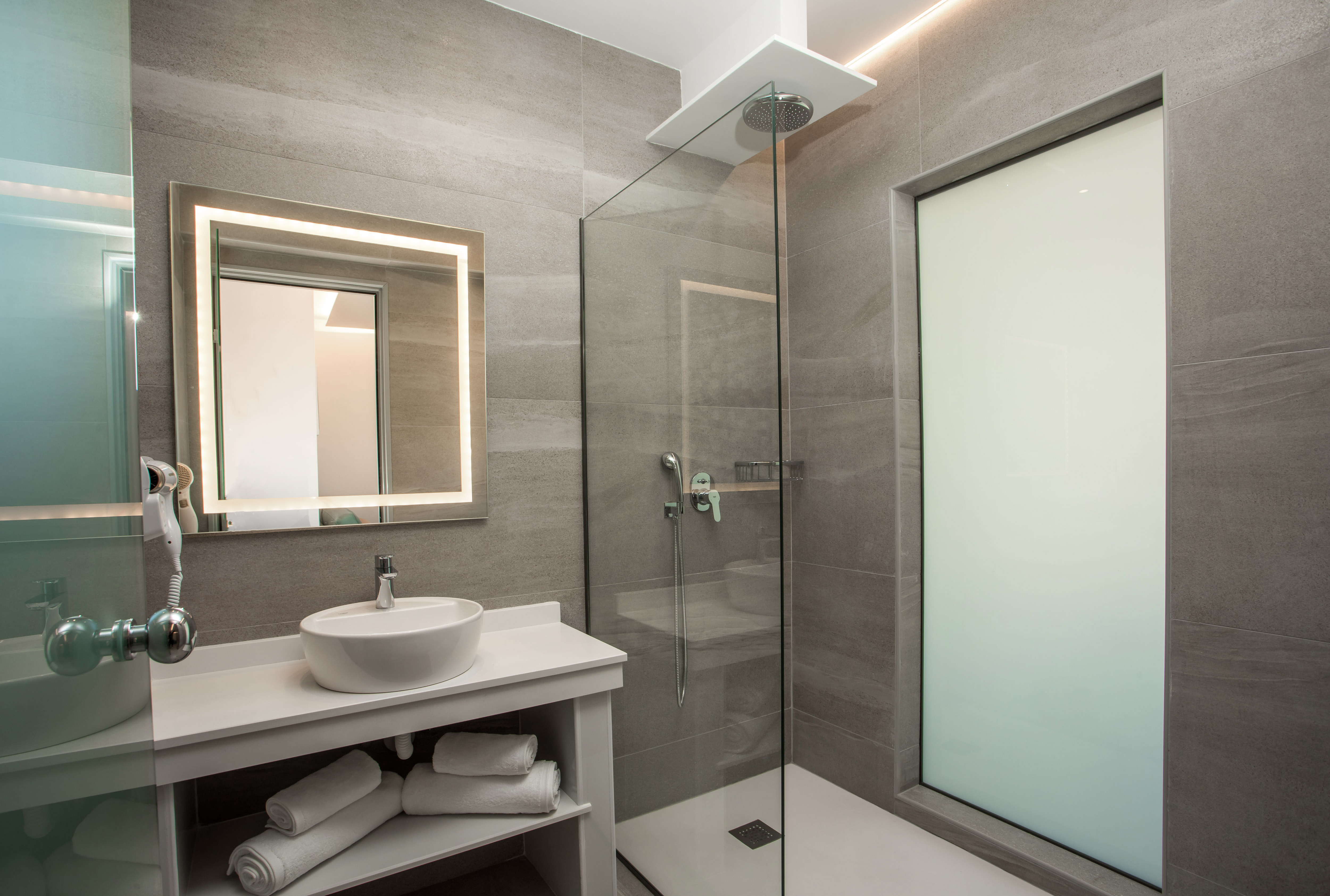 Badkamer met ligbad — Hollywood Inn