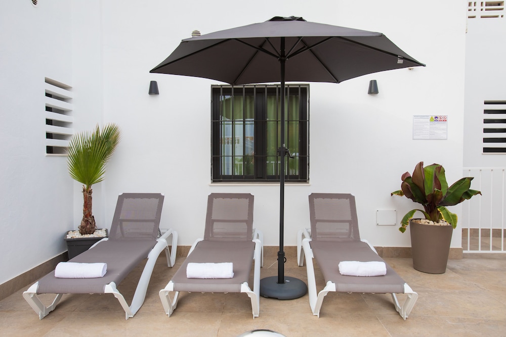 Entree Hostal Boutique Rooms Playa Burriana