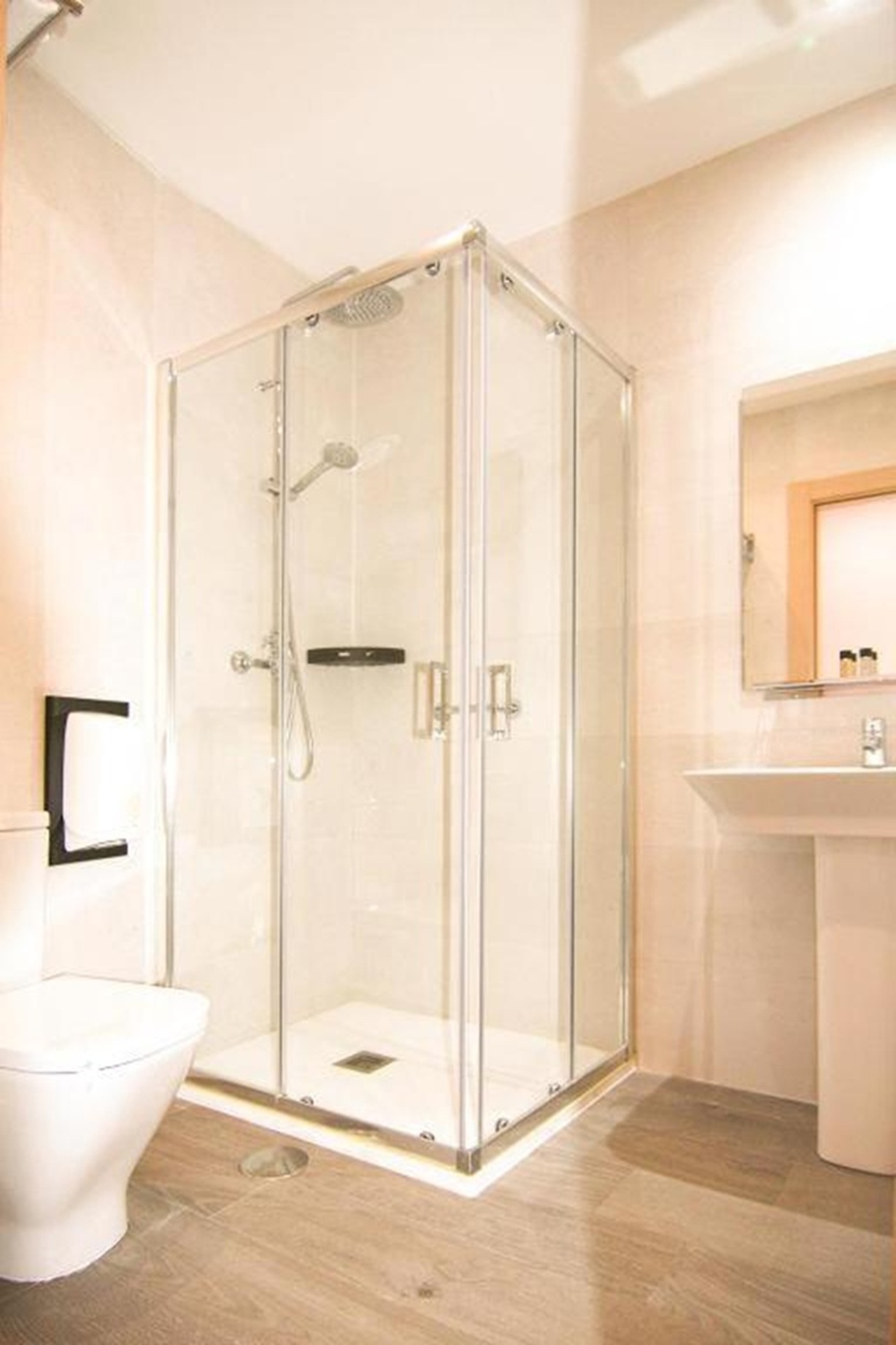 Badkamer met inloopdouche — Hotel As El Puig