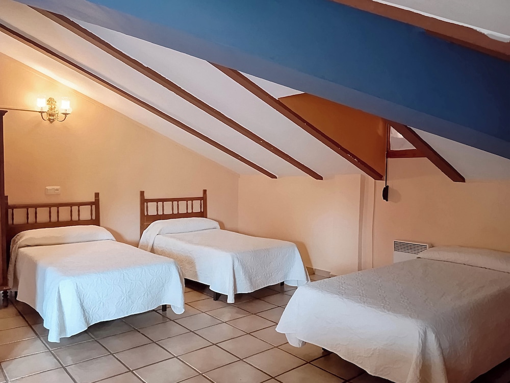 Spacieuze slaapkamer met natuurlijk daglicht
